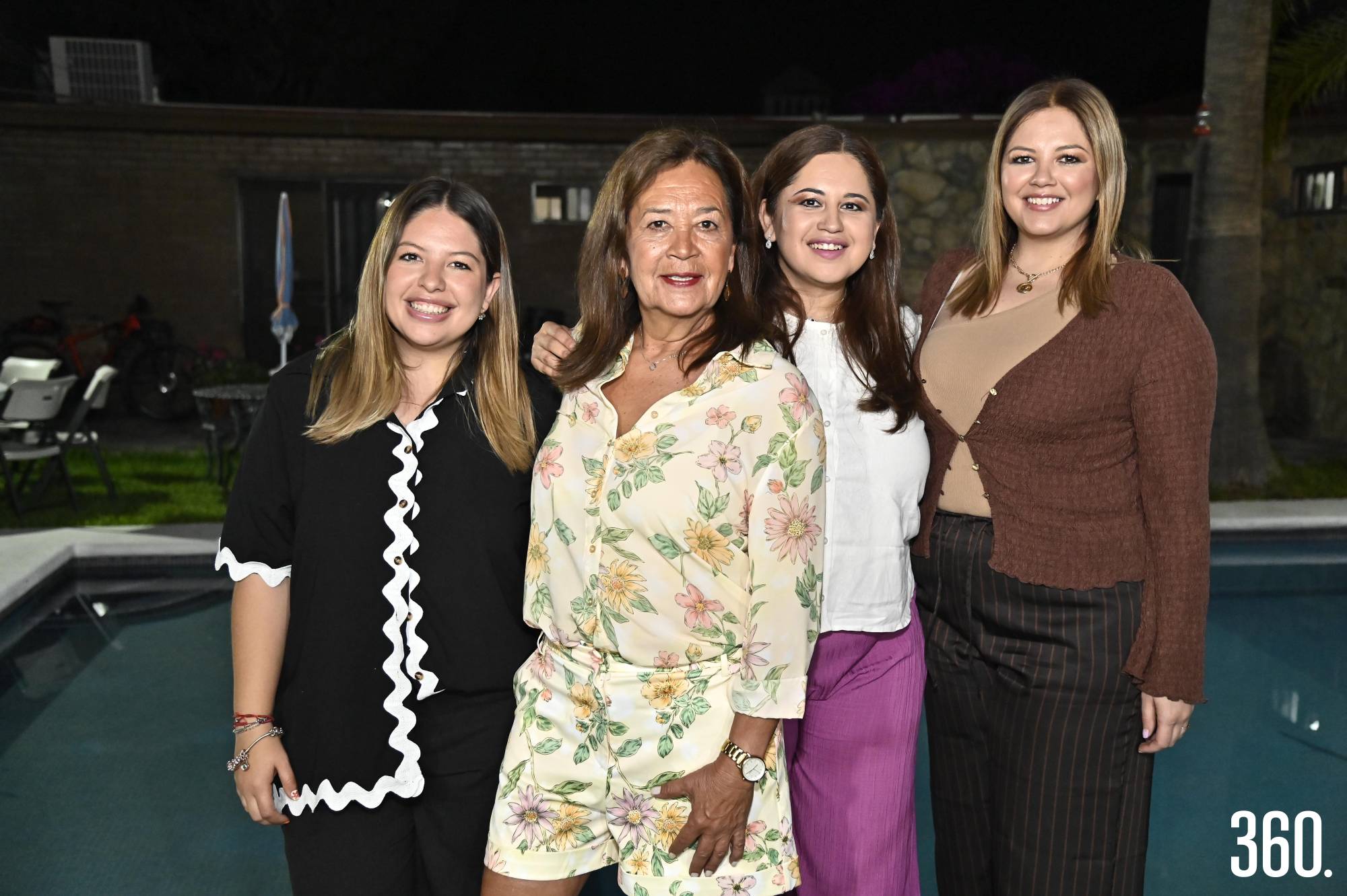 $!Mónica con sus hijas, Sofía, Andrea y Mariana Cabello Ventura.