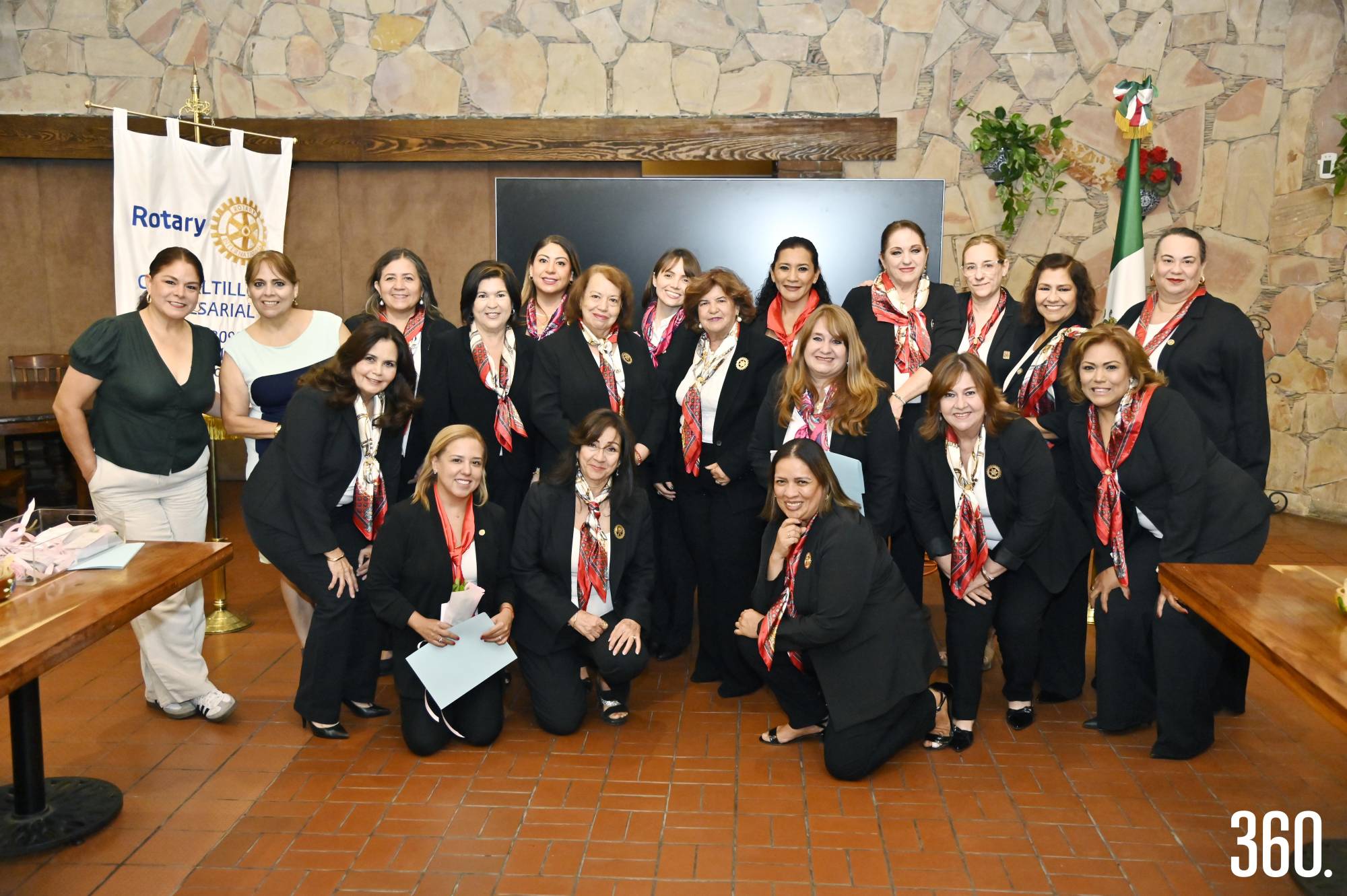 $!Integrantes del Club Rotario Saltillo Empresarial acompañadas por las nuevas integrantes e invitadas especiales.