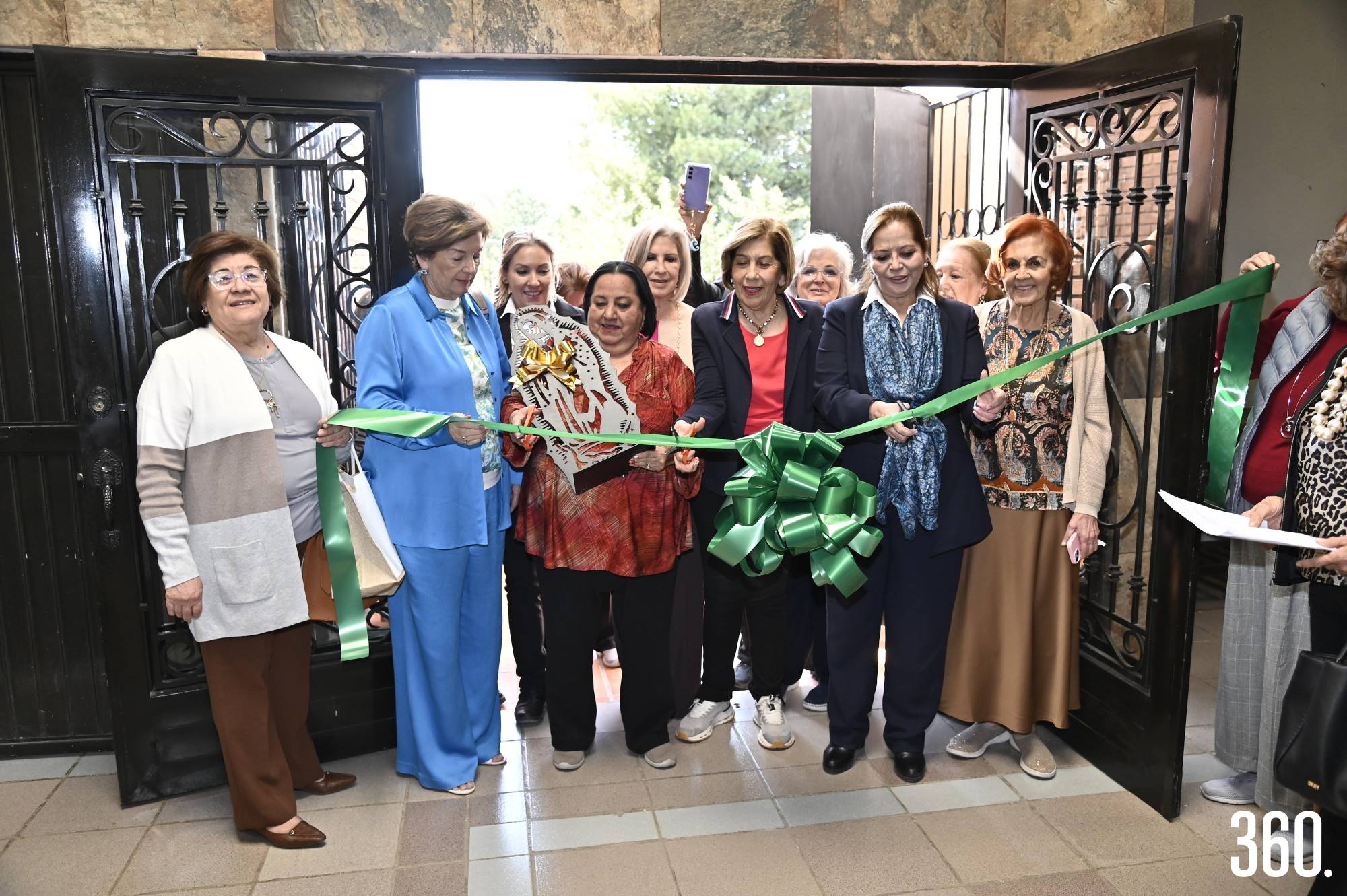 $!Corte de listón de la exposición: El Ropero de mi abuela.