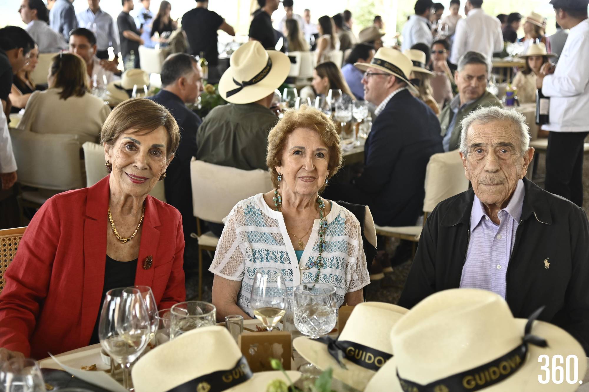 $!Tere Cata, María Elena y Homero del Bosque.