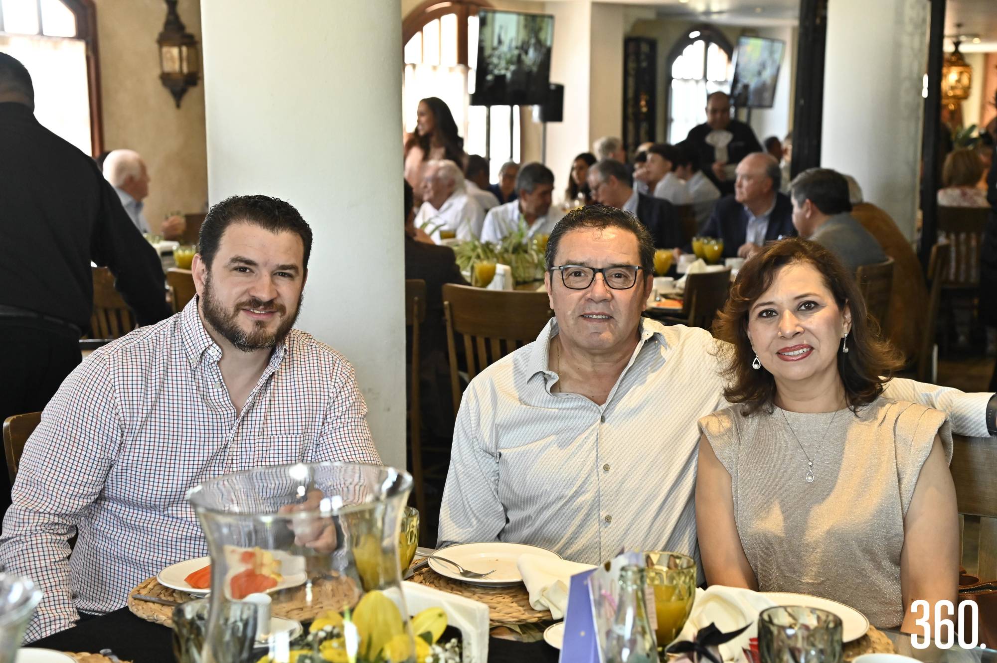 $!Ariel y Ariel Berrueto e Ivonne Segovia.