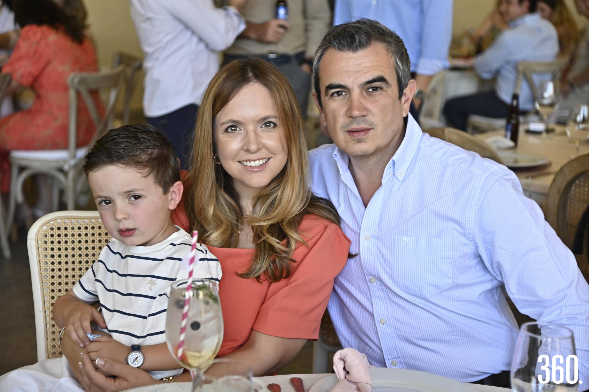 $!Diana Castro y Mauricio Lankenau con su hijo, Mauricio.