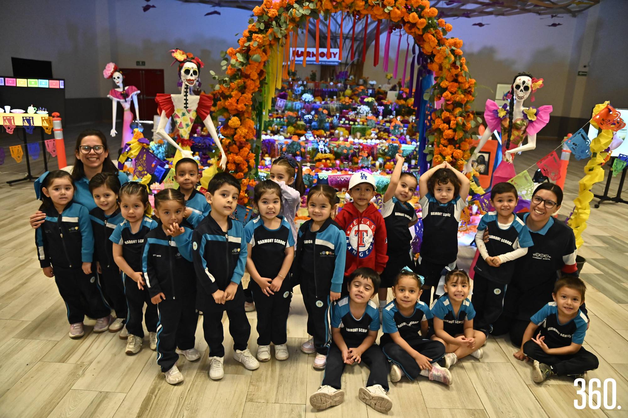 $!Miss Paola García y María Paula Dávila y su grupo de Kinder 1.