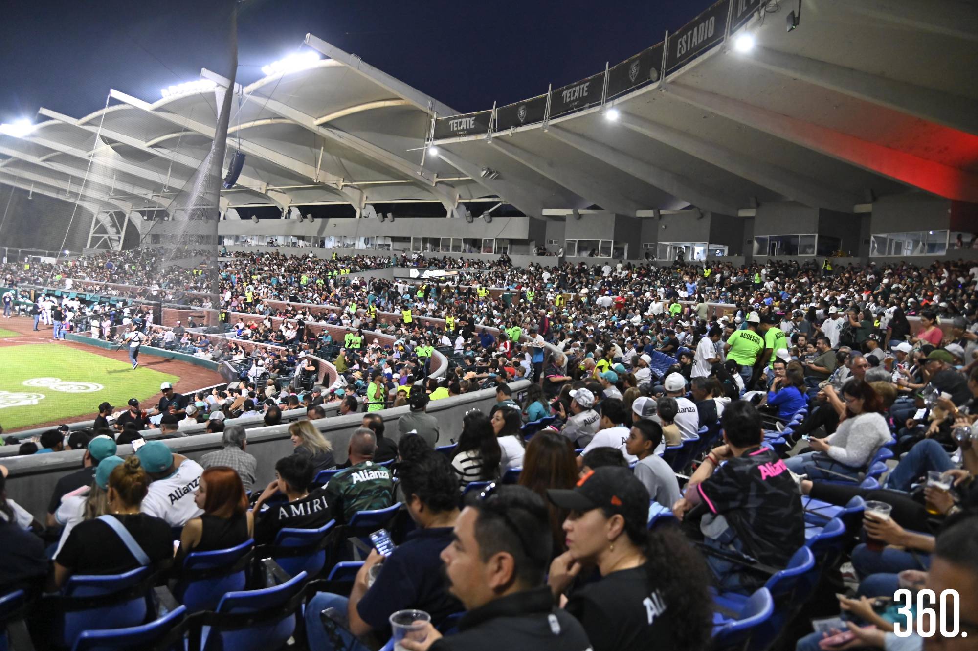 $!Más de 16 mil personas llenaron el estadio.