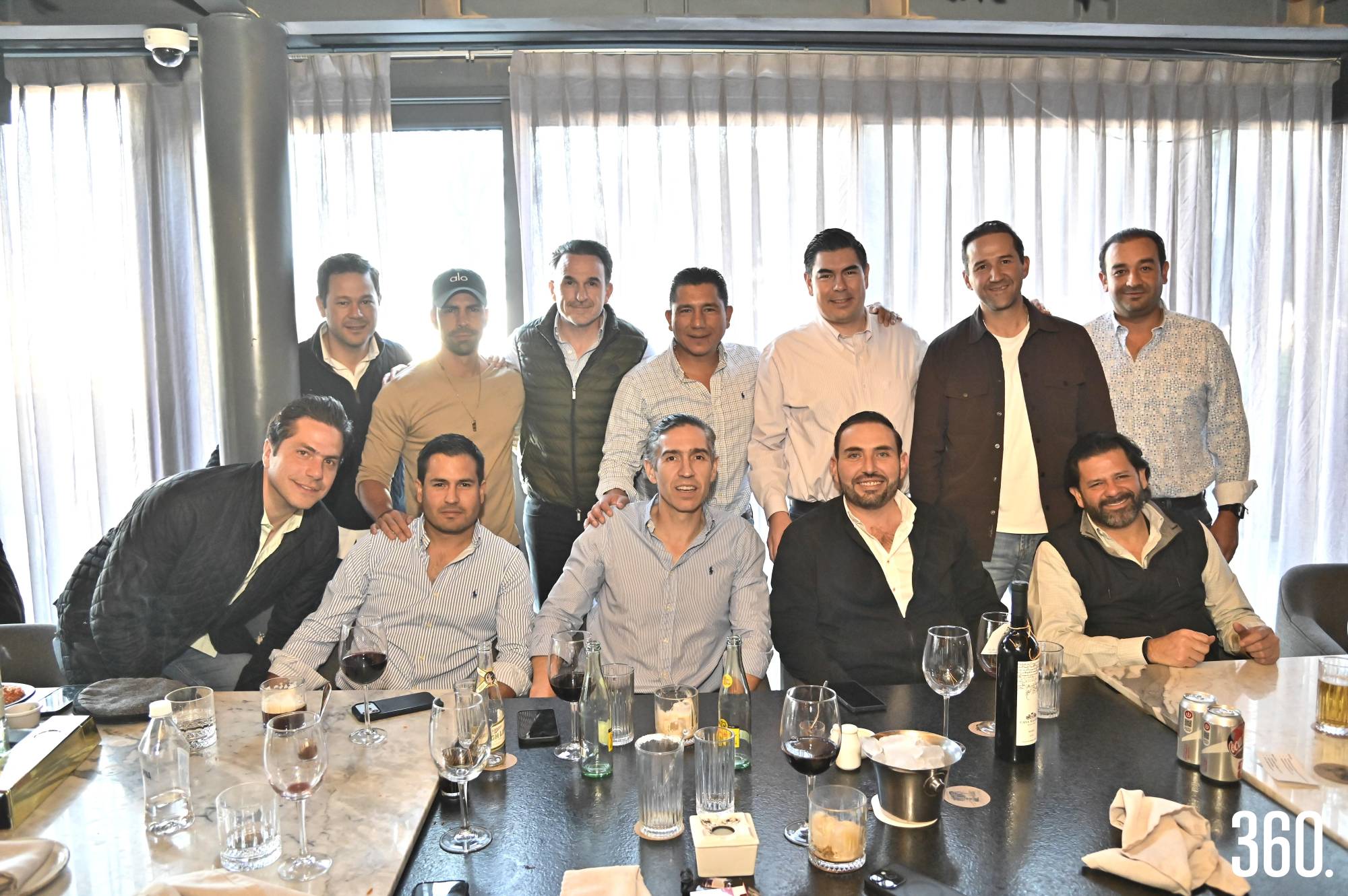 $!Héctor de la Fuente con sus amigos.