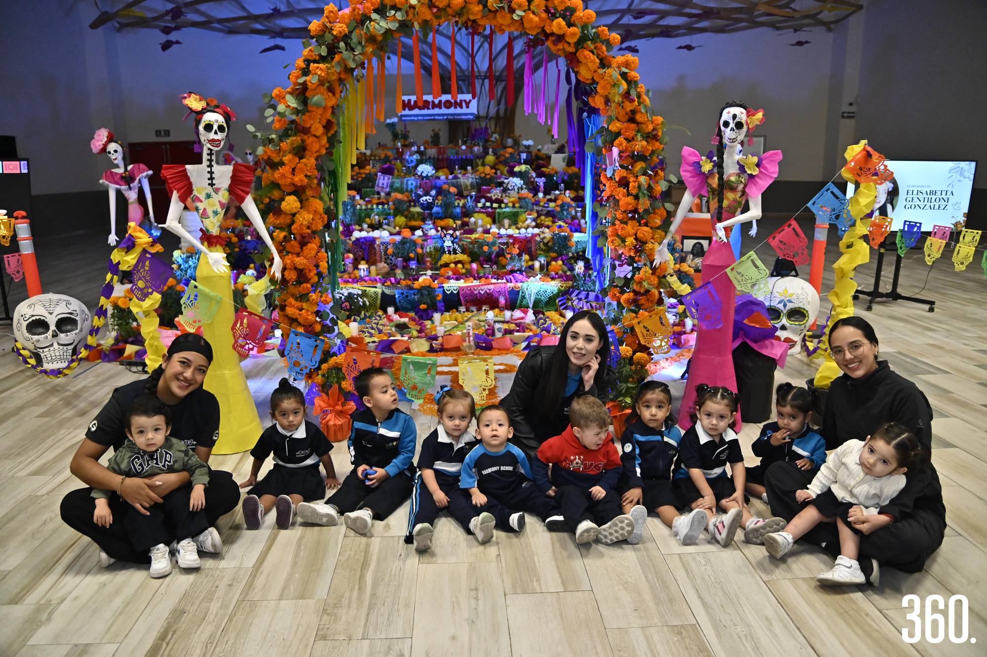 $!Miss Fabiola Plata, Miss Estefanía Bernal y Miss Natalia Saucedo con su grupo de toddlers 2.