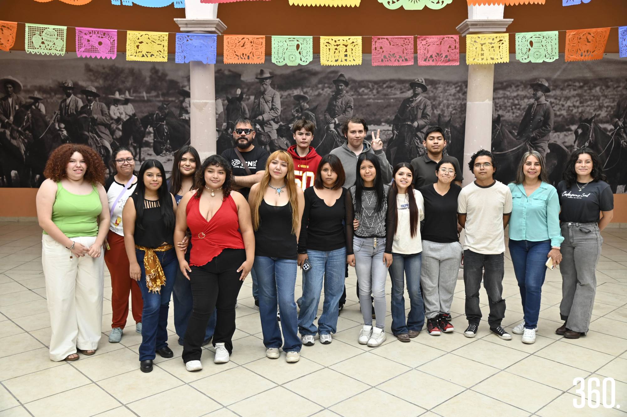 $!Alumnos y maestros del ICN.