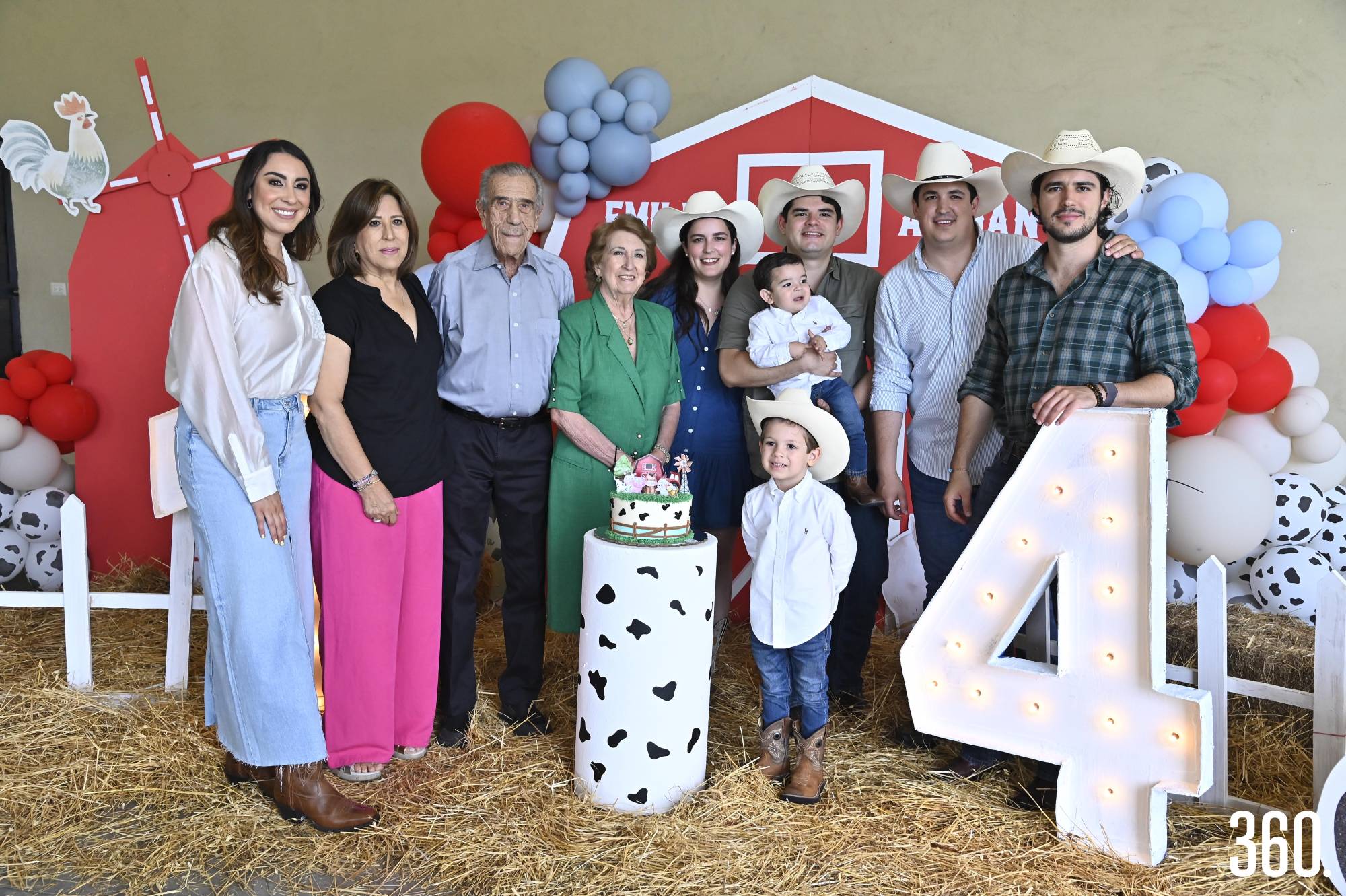 $!Emilio y Adrián con la familia Del Bosque.