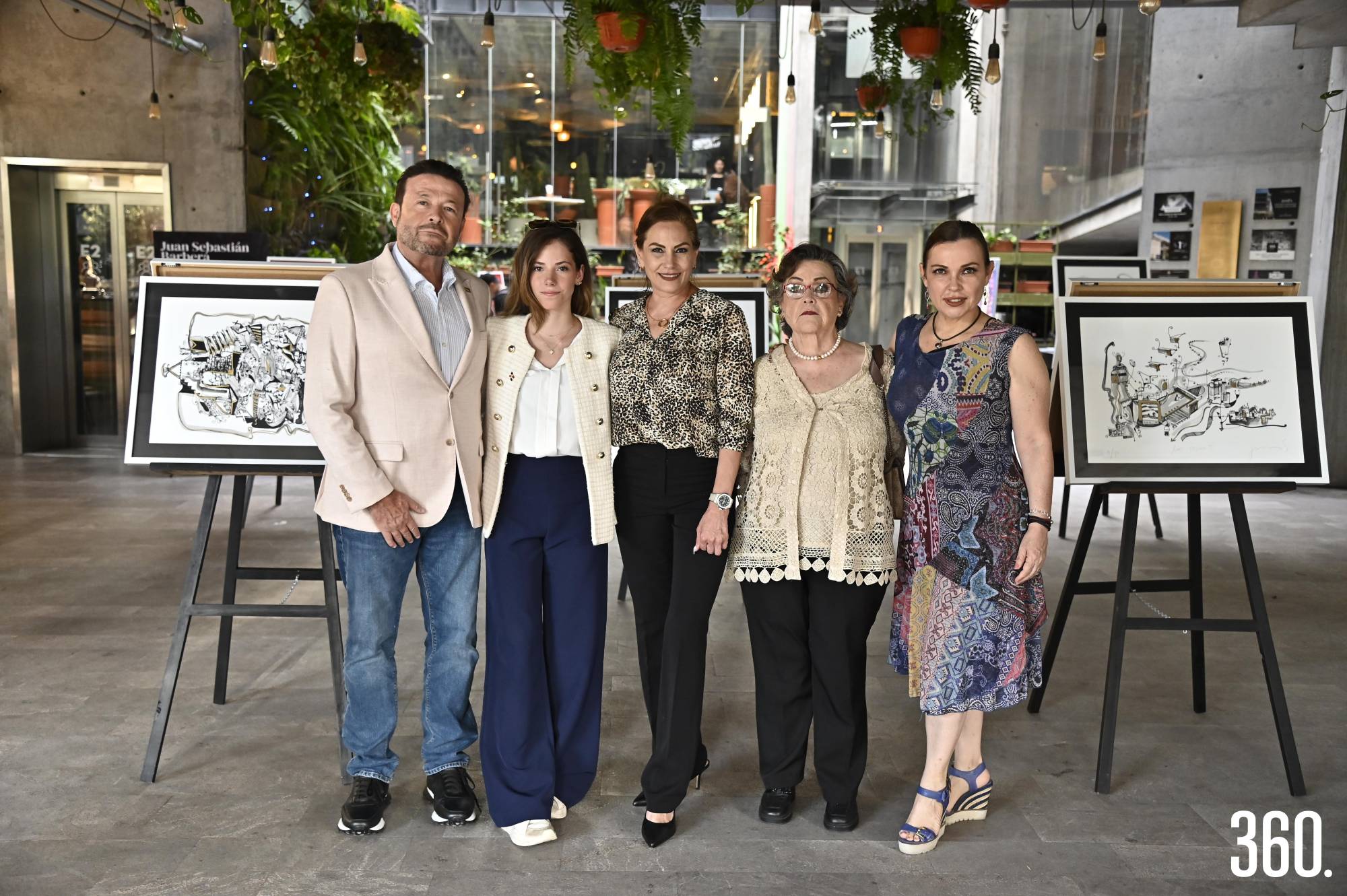 $!Katya del Bosque acompañada de su familia.