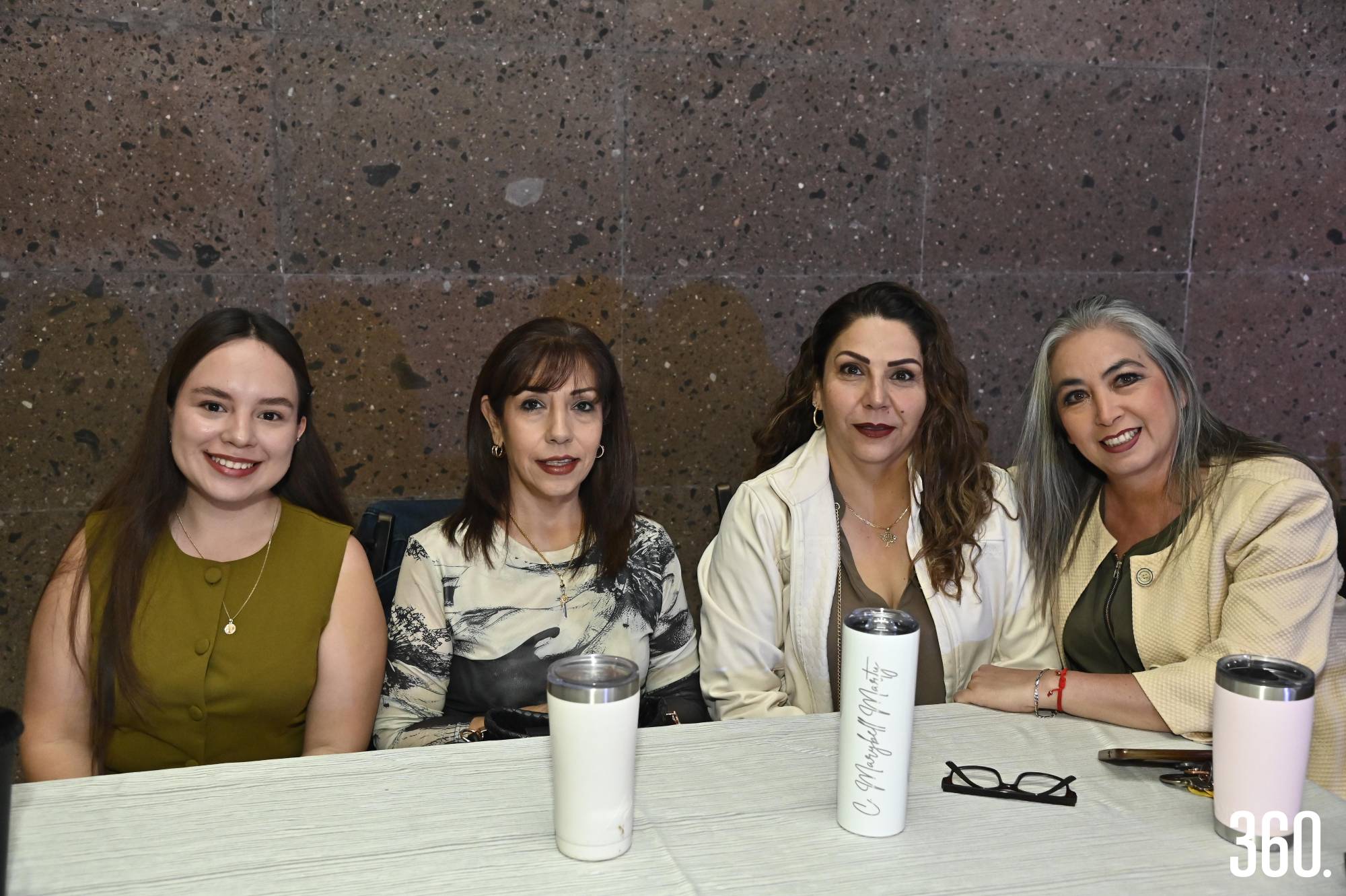 $!Ivonne Valdés, Maritza y Maribel Marti con Gabriela Hernández.