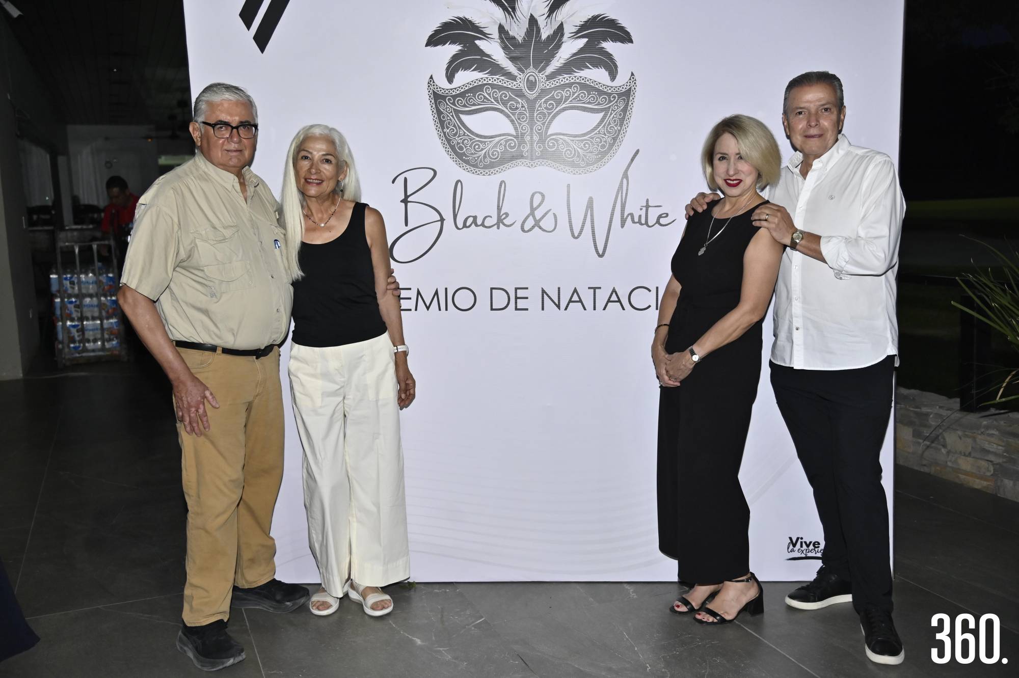 $!Carlos y Tere Martínez con Sandra Maycotte y Alejandro Palacios.