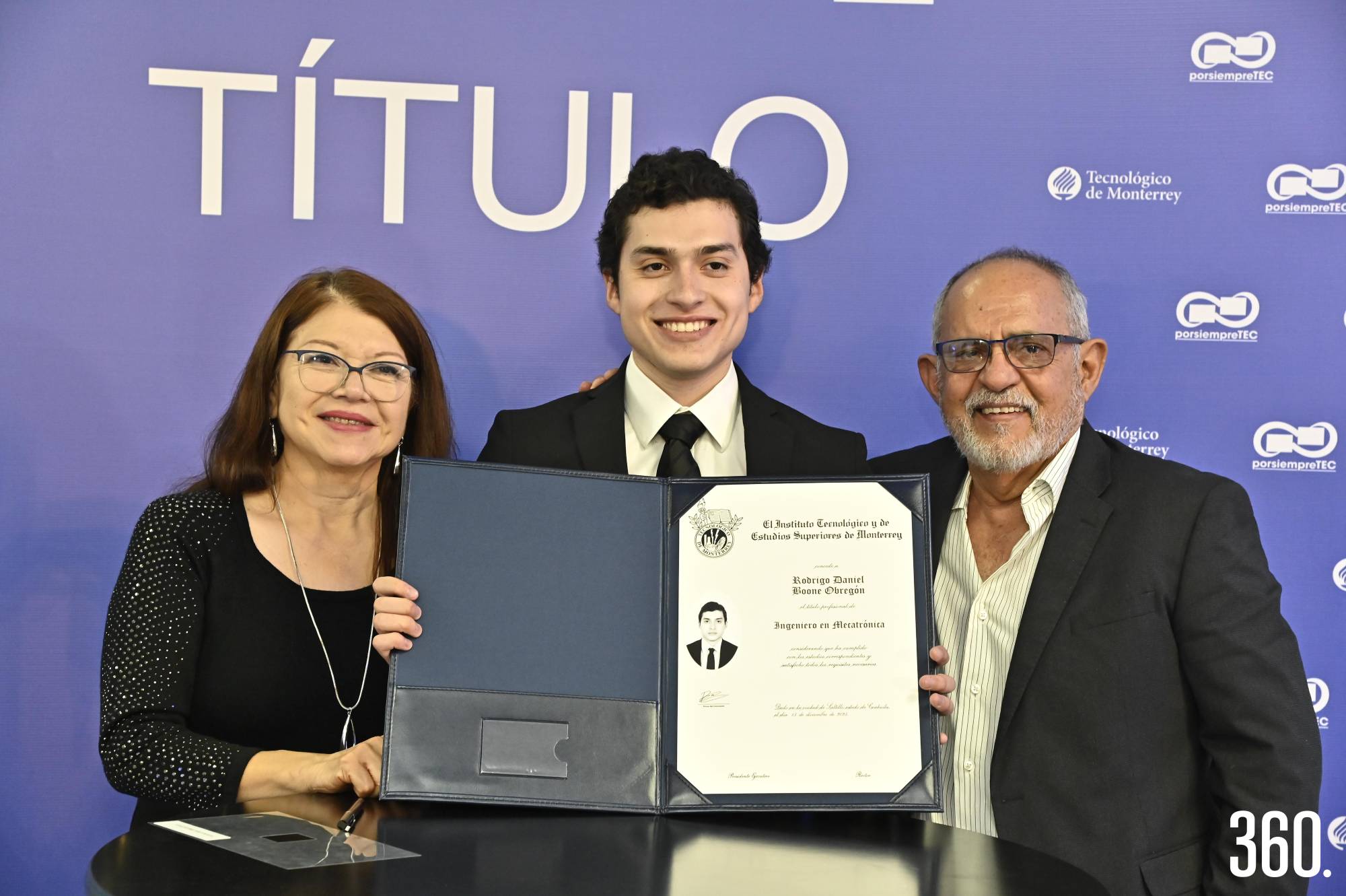 $!Julia Obregón, Rodrigo y Ruperto Boone.