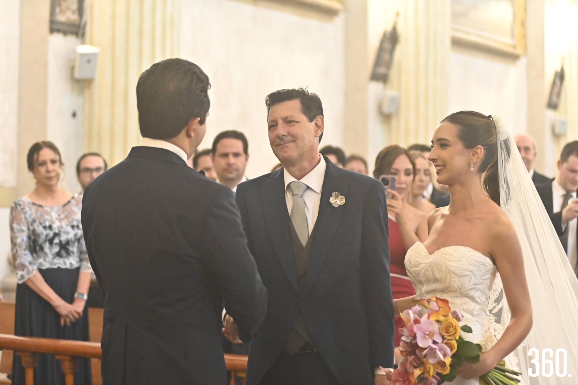 $!Jaime Argüelles entregó a su hija en el altar.