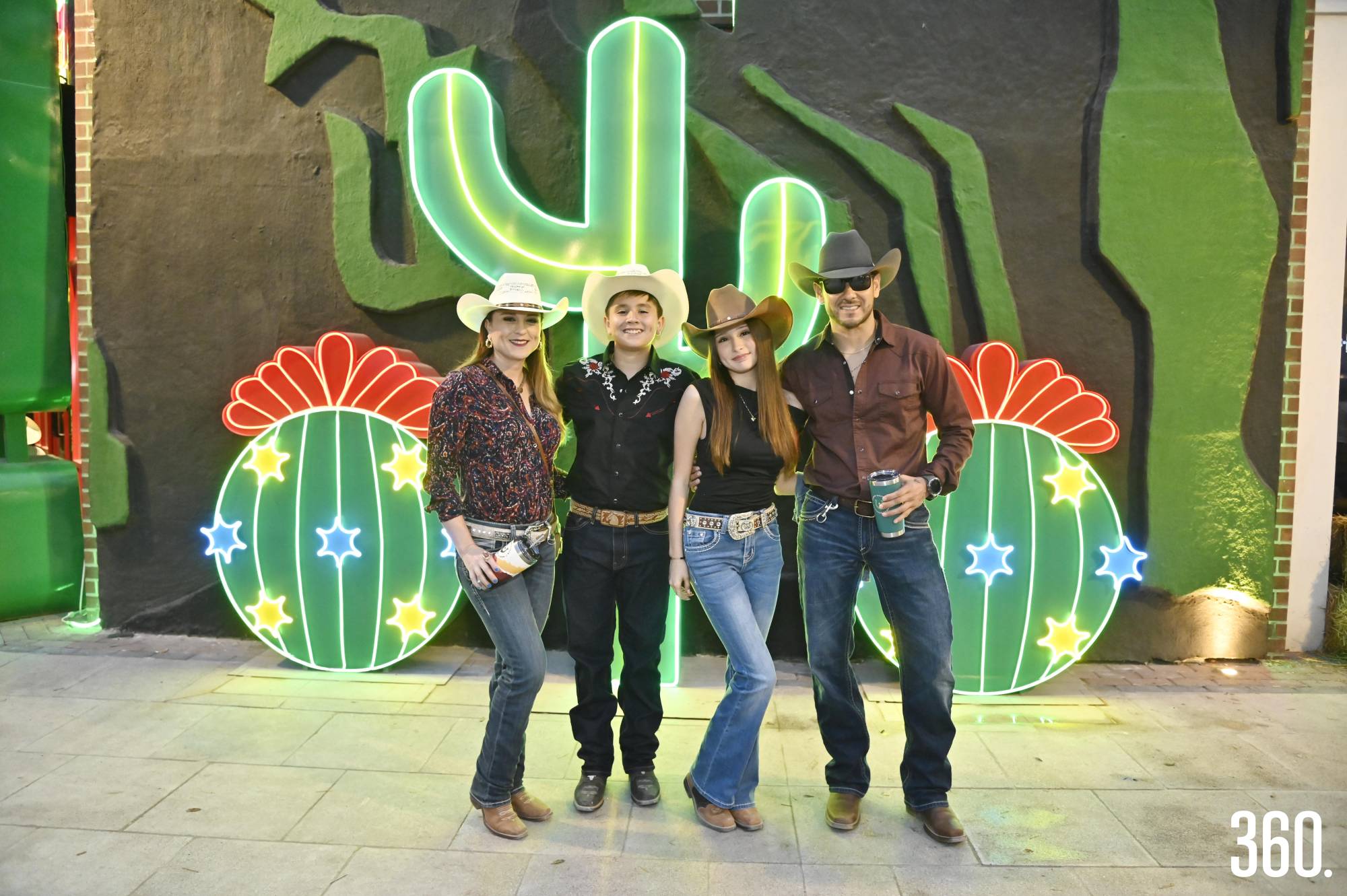 $!Nora Castillo, Rodrigo, Dominic y Rodrigo Vázquez.