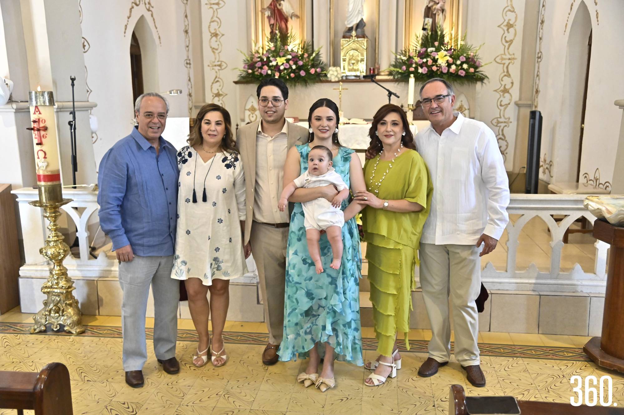 $!Luca con sus papás y sus abuelos, Fernando López y Marisa Montemayor; Malú González y Tito Verástegui.