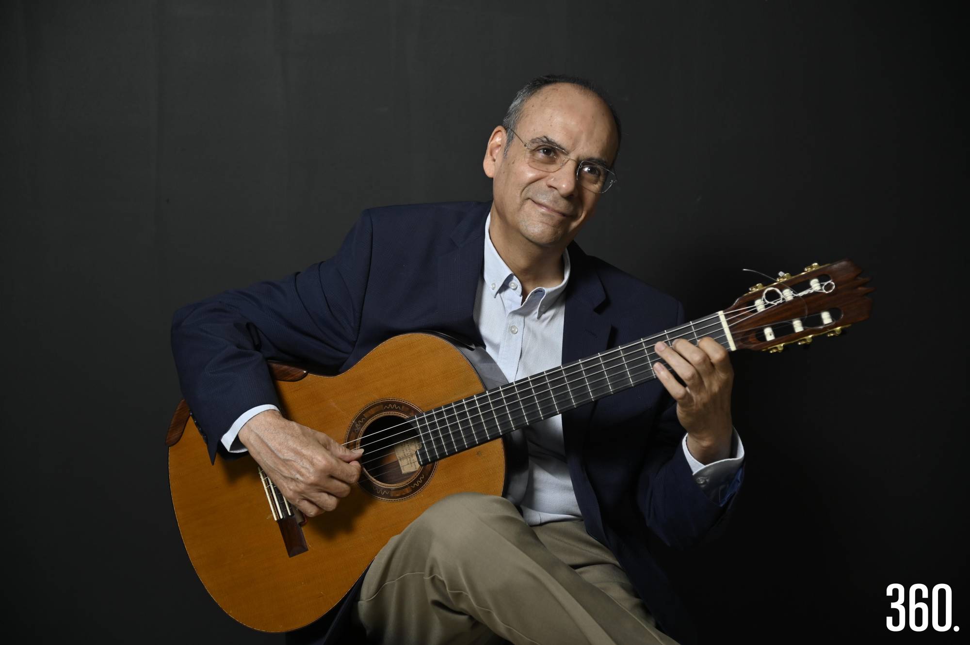 $!Madrigal recibió una distinción en la casa de Joaquín Rodrigo, de manos de Cecilia Rodrigo.