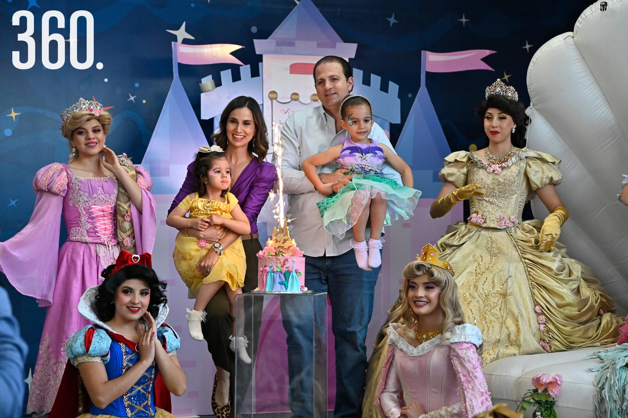$!Disfrutaron del show de las princesas de Disney.