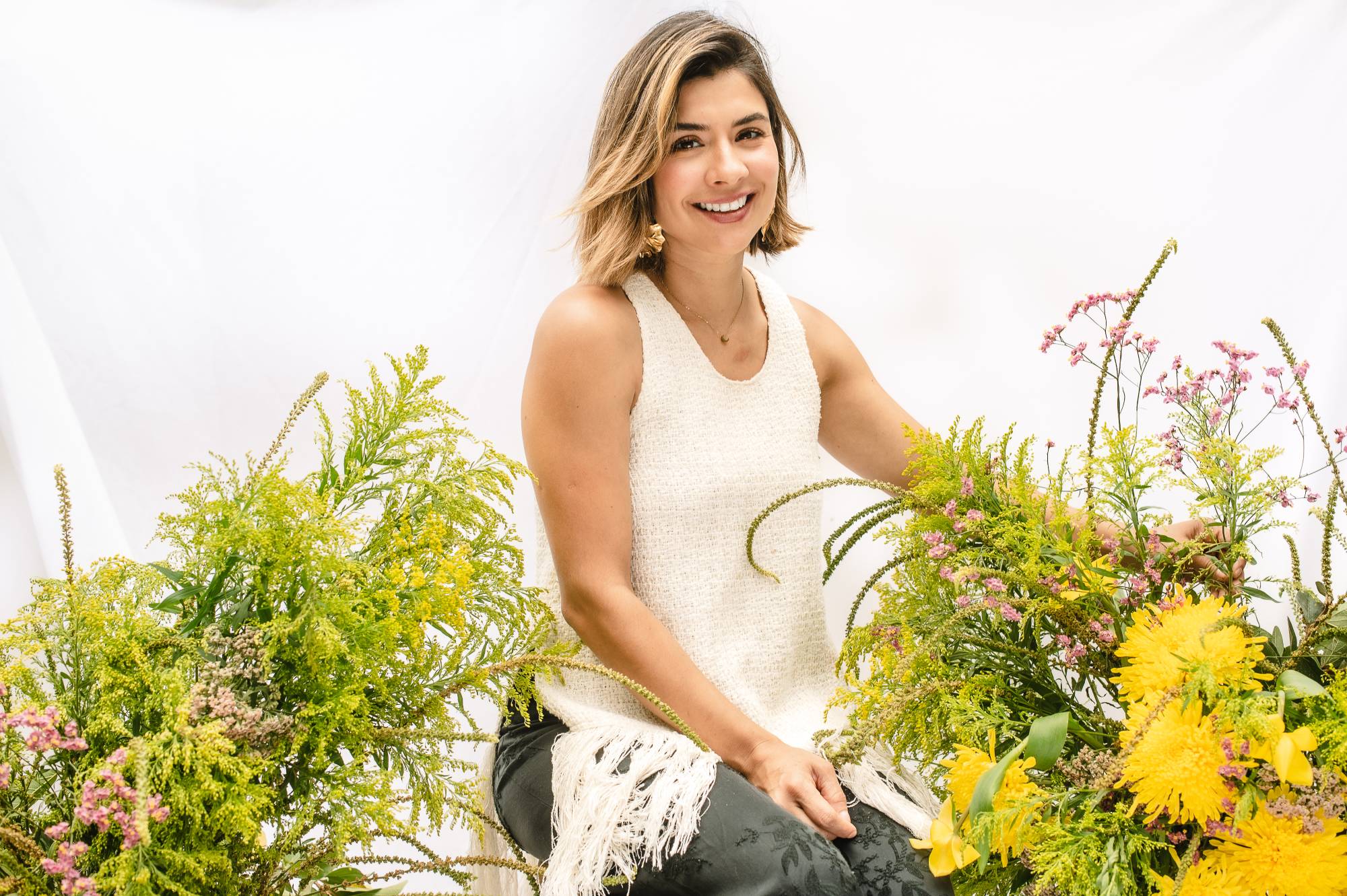 $!Me inspira mucho la naturaleza y disfruto creando arreglos florales de estilo botánico, siempre agregando elementos locales del lugar.