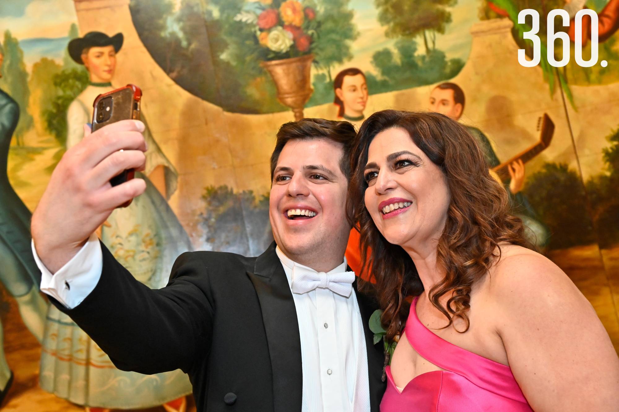 $!Manuel con su mamá Beatriz Siller.