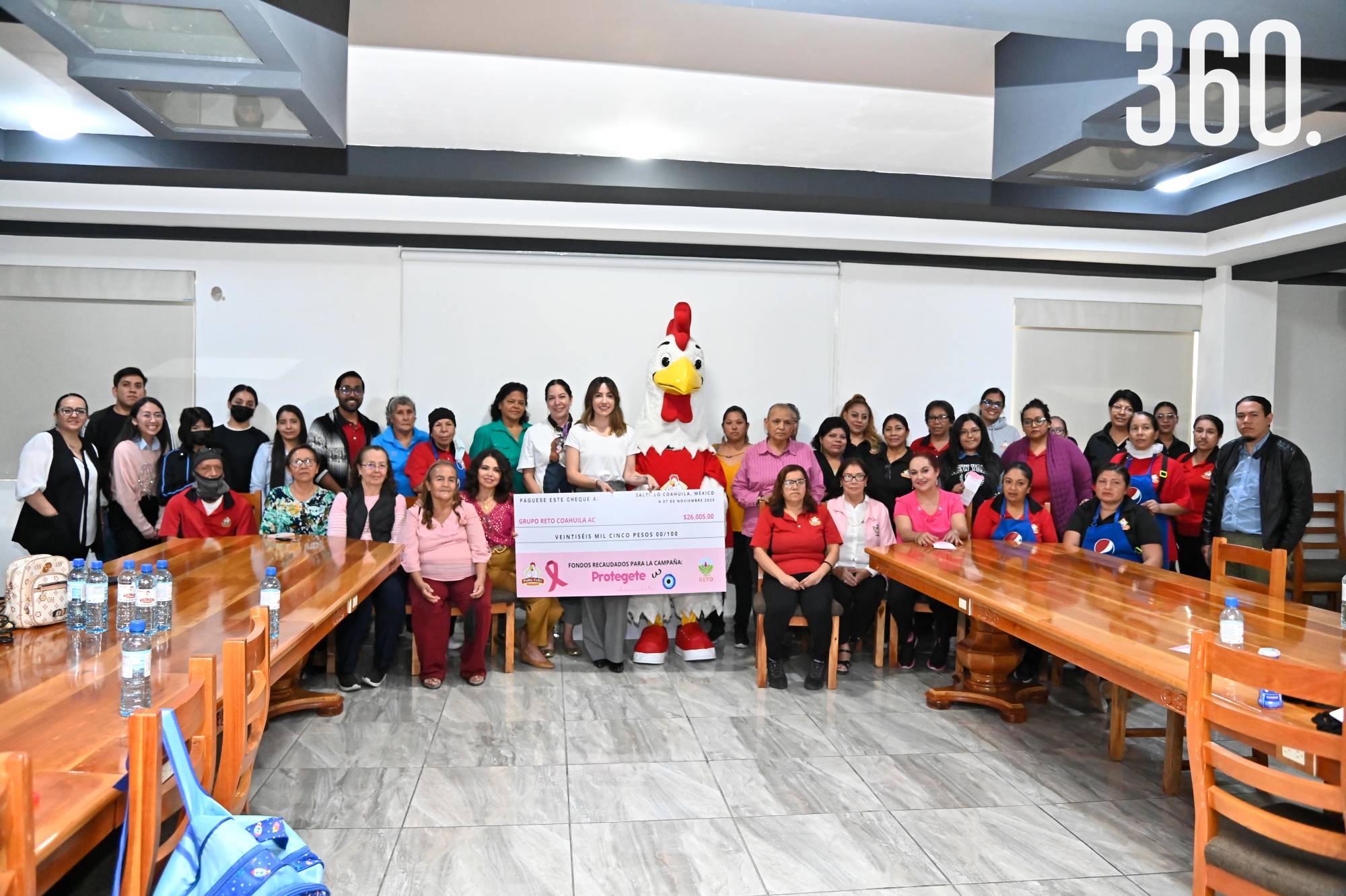 $!Trabajadoras de Pollo Feliz y voluntarias de Grupo Reto Coahuila.