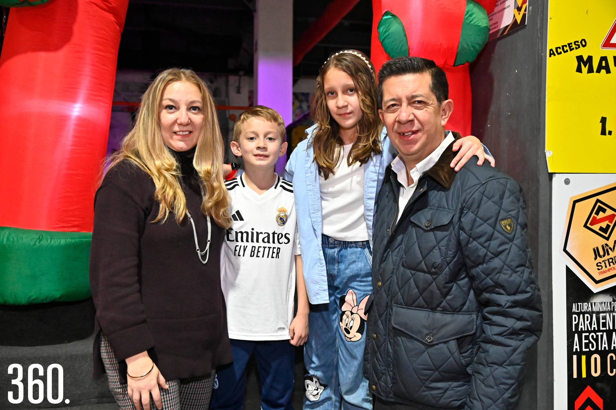 $!Héctor con sus papás, Alejandra Reyes del Bosque y Héctor Reyes Soto, y su hermana Isabella.