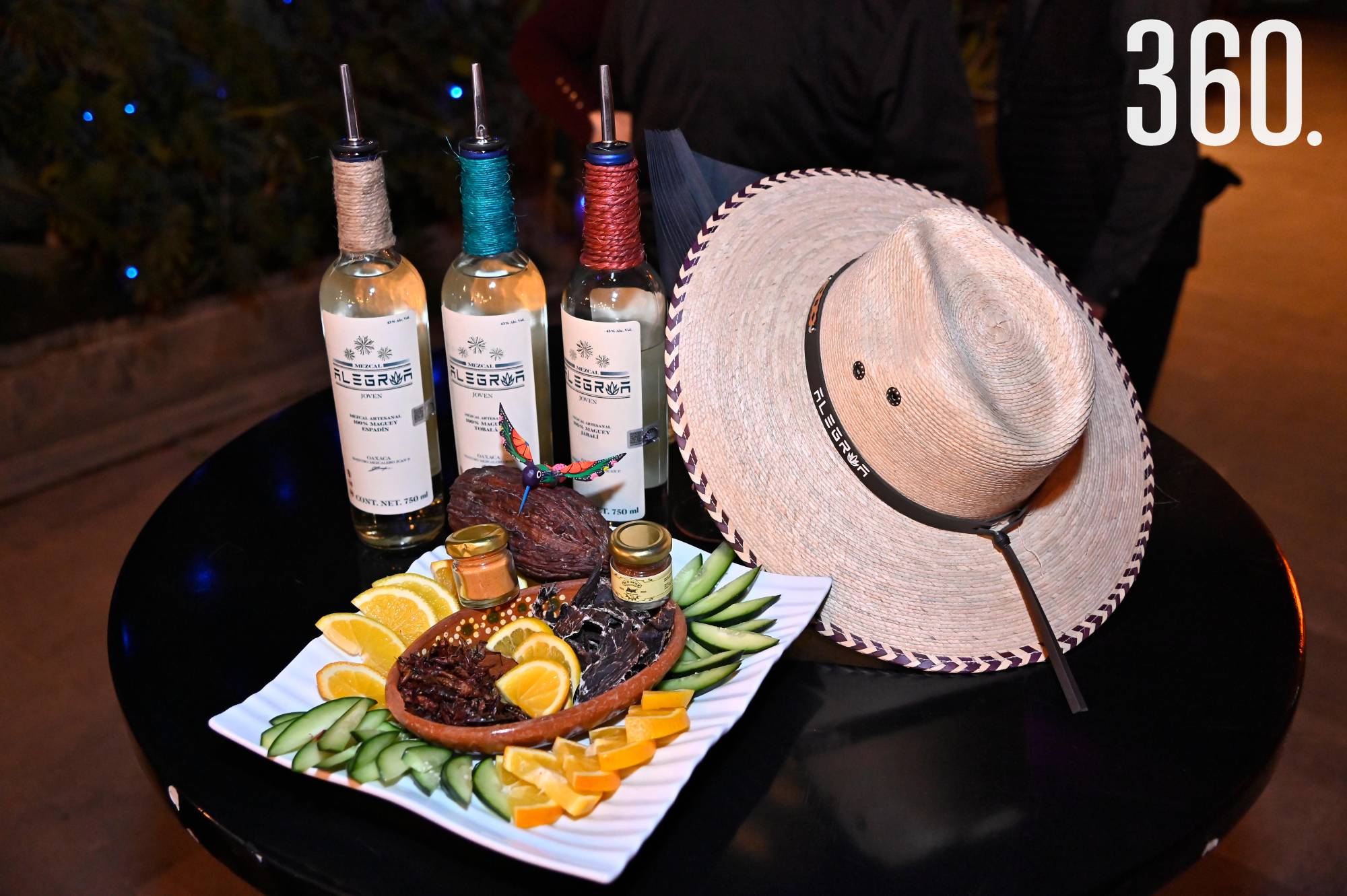 $!Acompañaron los platillos con vino, mezcal y sotol.