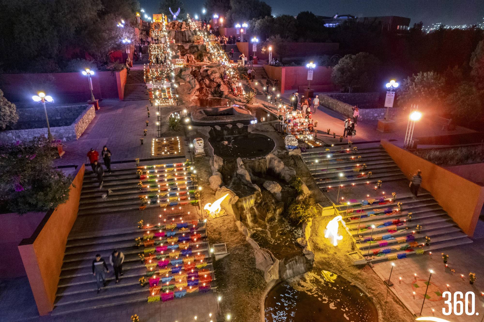 $!El montaje abarcará más de cinco mil metros cuadrados y los 304 escalones del parque.