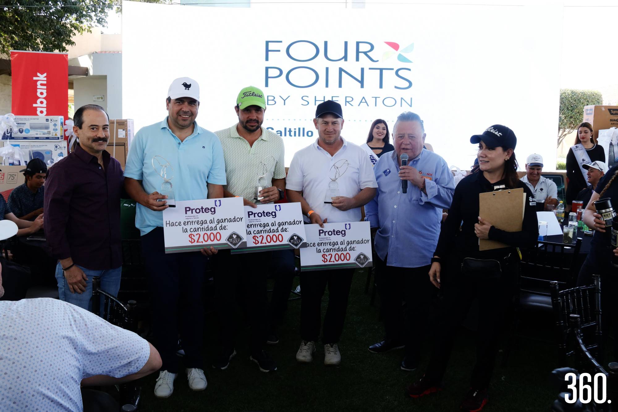 $!Luis Roberto Gutiérrez, José Alejandro Díaz y Mario Morales obtuvieron el tercer lugar del torneo del “Juega para ayudar”, del Banco de Alimentos de Saltillo.