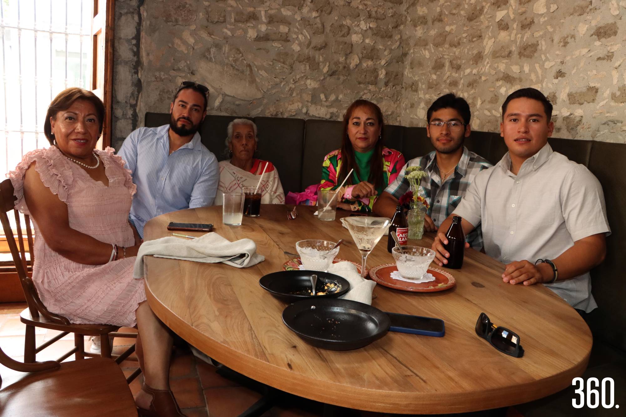 $!Alejandra y Eduardo Luna, Eva Romo, Lourdes Luna, Jesús y Diego Maldonado.