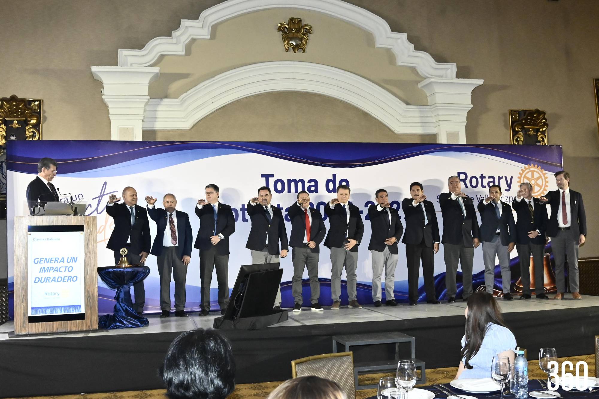 $!Carlos Orta rindió protesta como presidente del Club Rotario Saltillo de Valle Arizpe acompañado por autoridades y socios.