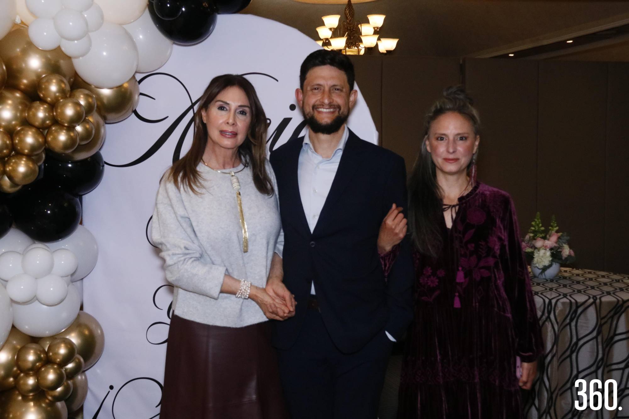 $!Nora Charles con sus hijos Oliver y Kimy Dewey Charles.