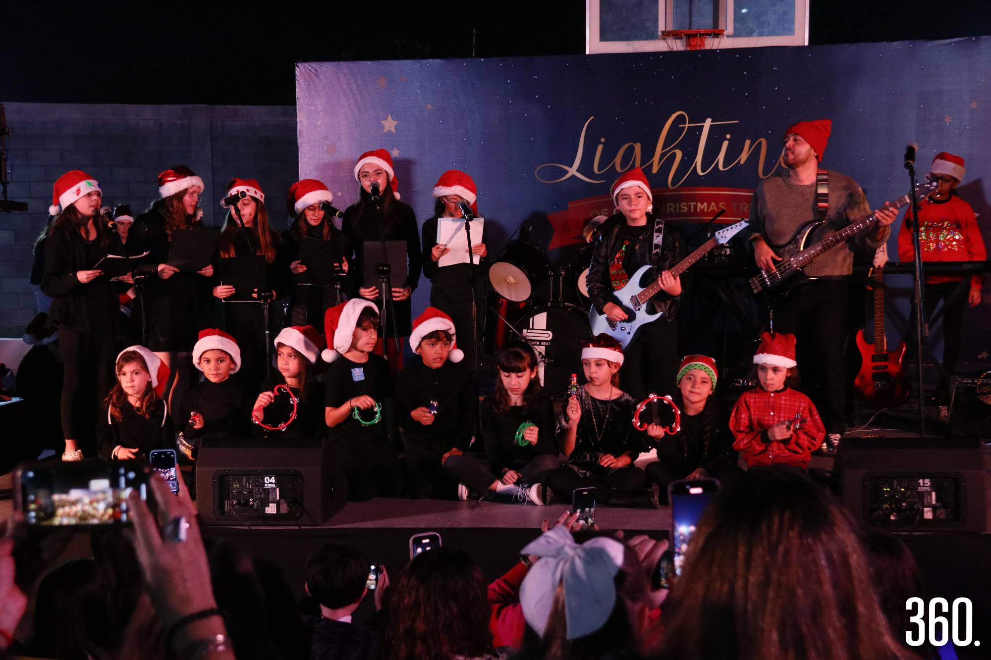 $!Los alumnos de primaria inferior cantaron un mix de villancicos.