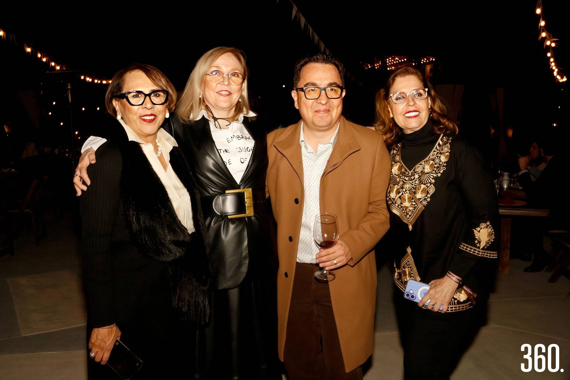 $!El festejado con Latiffe Burciaga, Guadalupe Turner y Angélica Cuentas Ochoa.