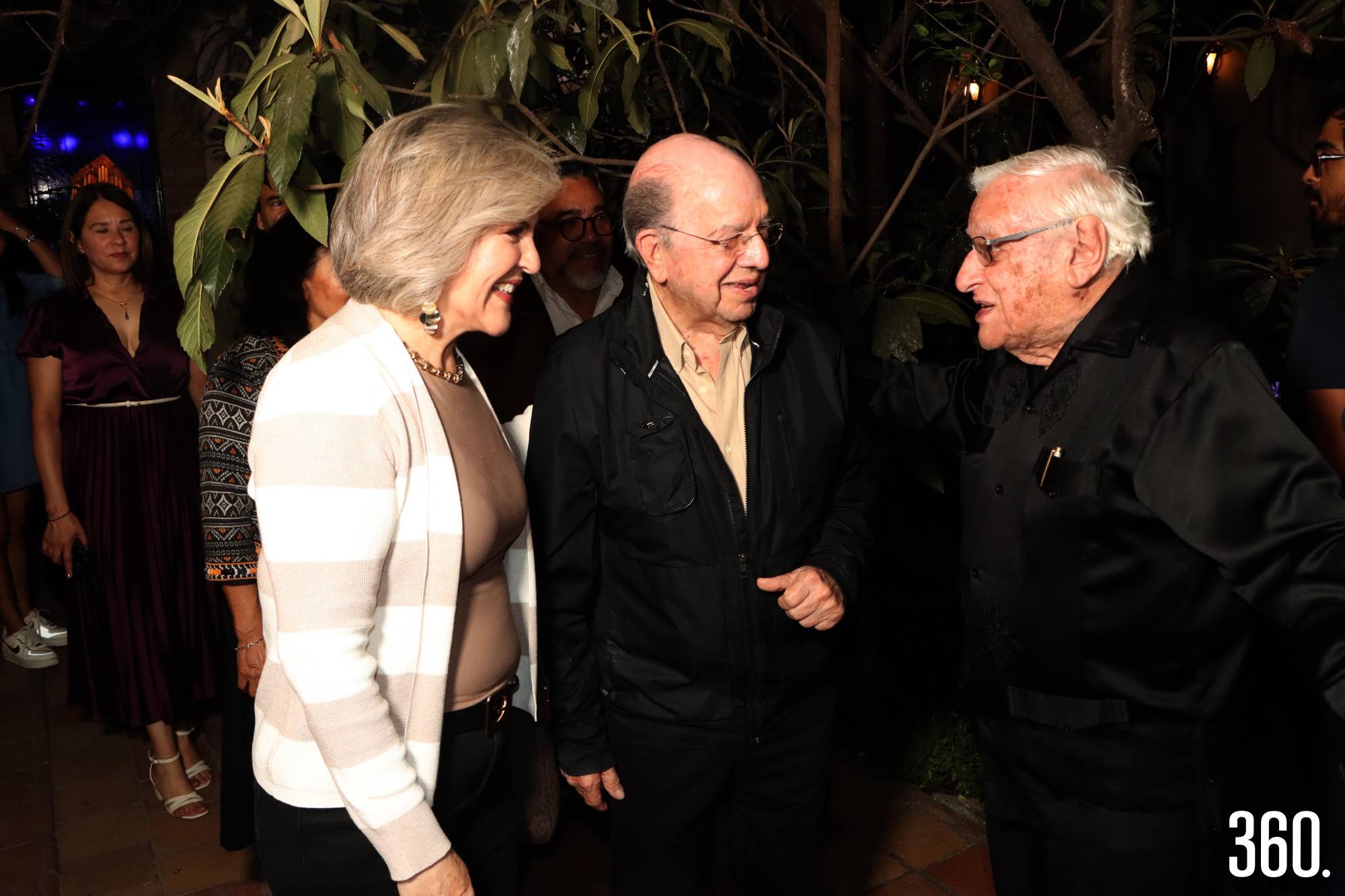 $!Lety y César Rodarte saludan a Armando Fuentes Aguirre en Radio Concierto.