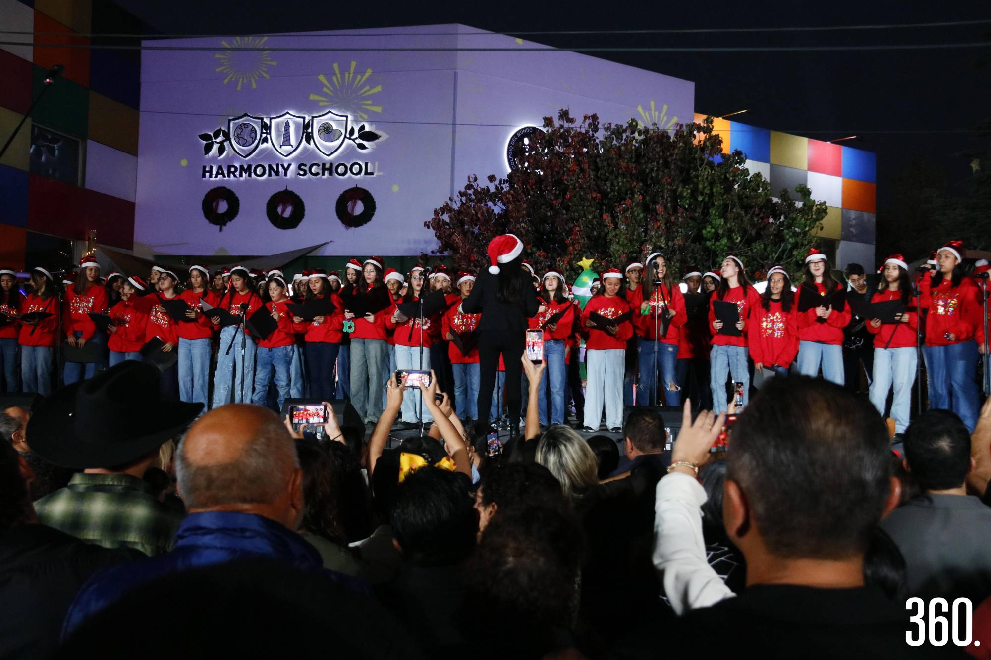 $!Integrantes del séptimo grado interpretaron un villancico al inicio del evento.