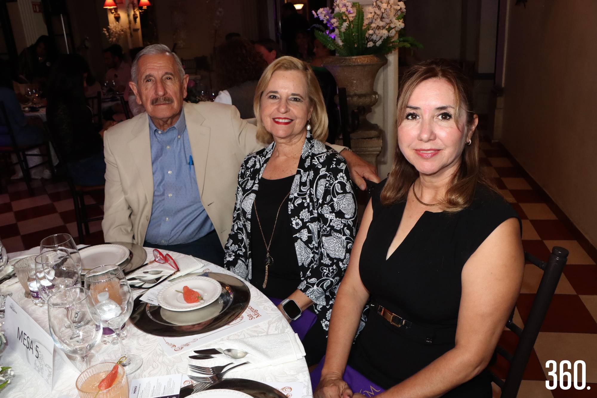 $!Jorge Garza, Gloria Luz González y Lucía de la Rosa.