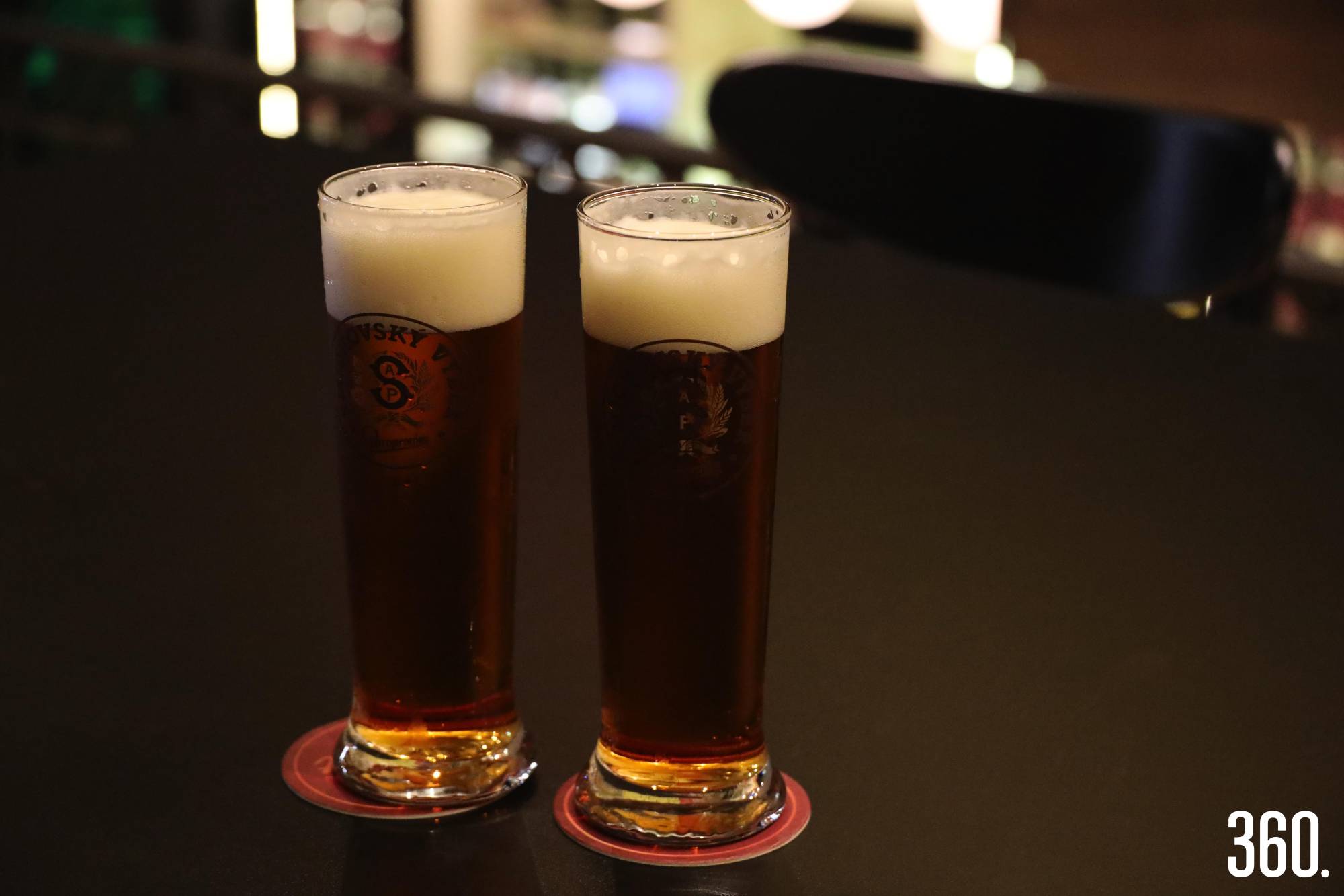 $!Dos cervezas bien muertas, brindis obligado frente al calor que calcina calles y conversa el alma.