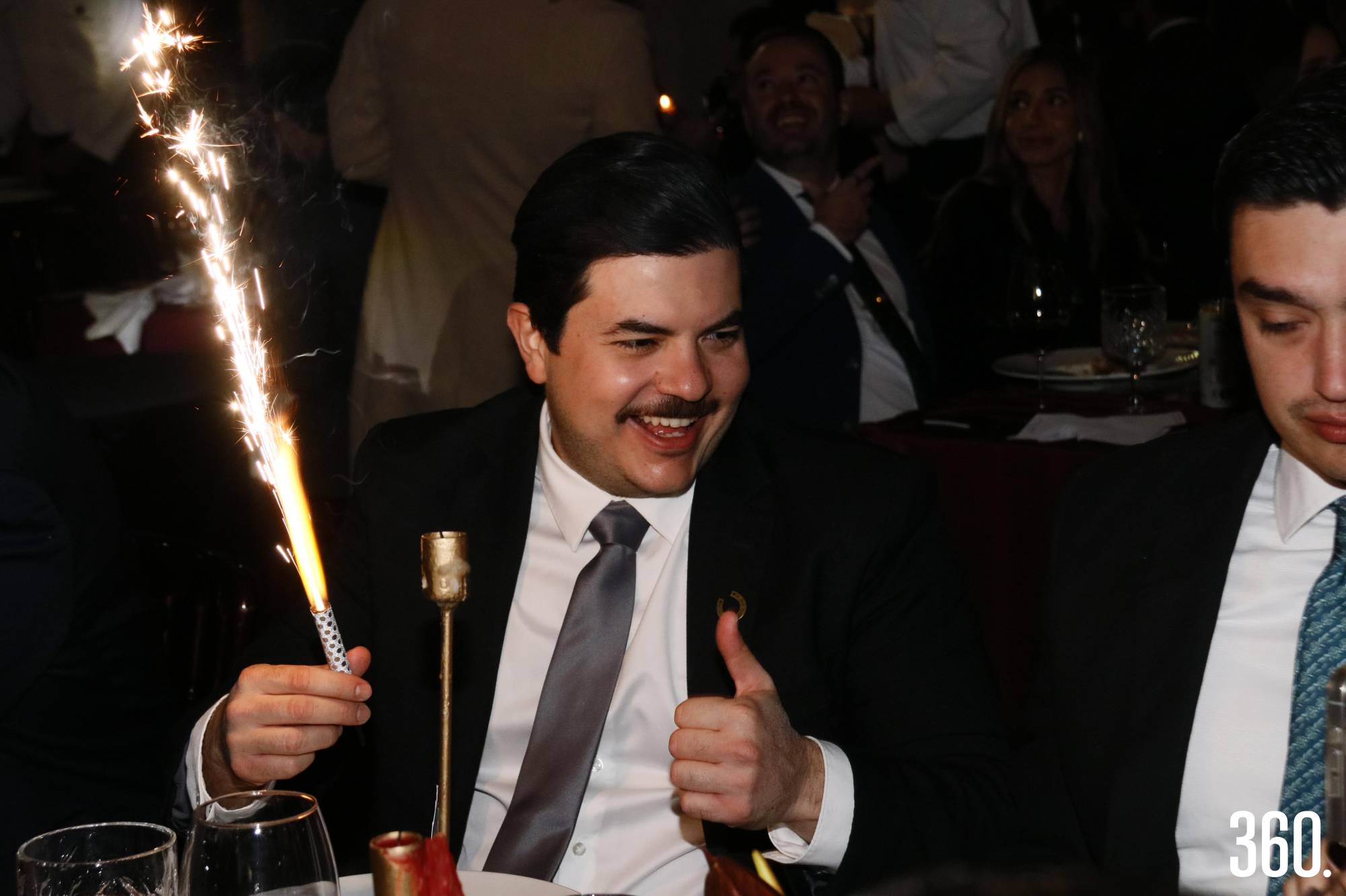 $!Eduardo Valdés celebrando su cumpleaños en la boda.
