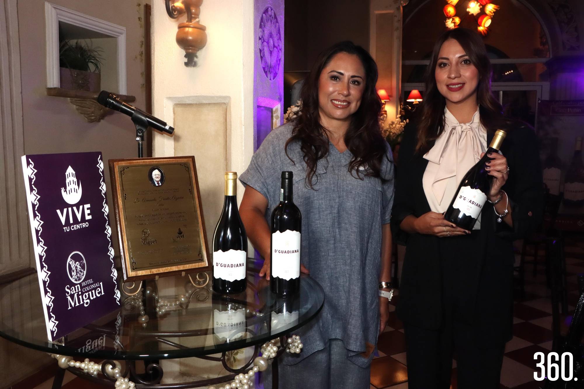 $!Lupita Mandujano de la Vitivinícola D´Guadiana acompañada por la sommelier Dany Peña quién dirigió la cena maridaje con los vinos D´Guadiana Pinot Noir y D´Guadiana Ensamble Cabernet Franc con Merlot.