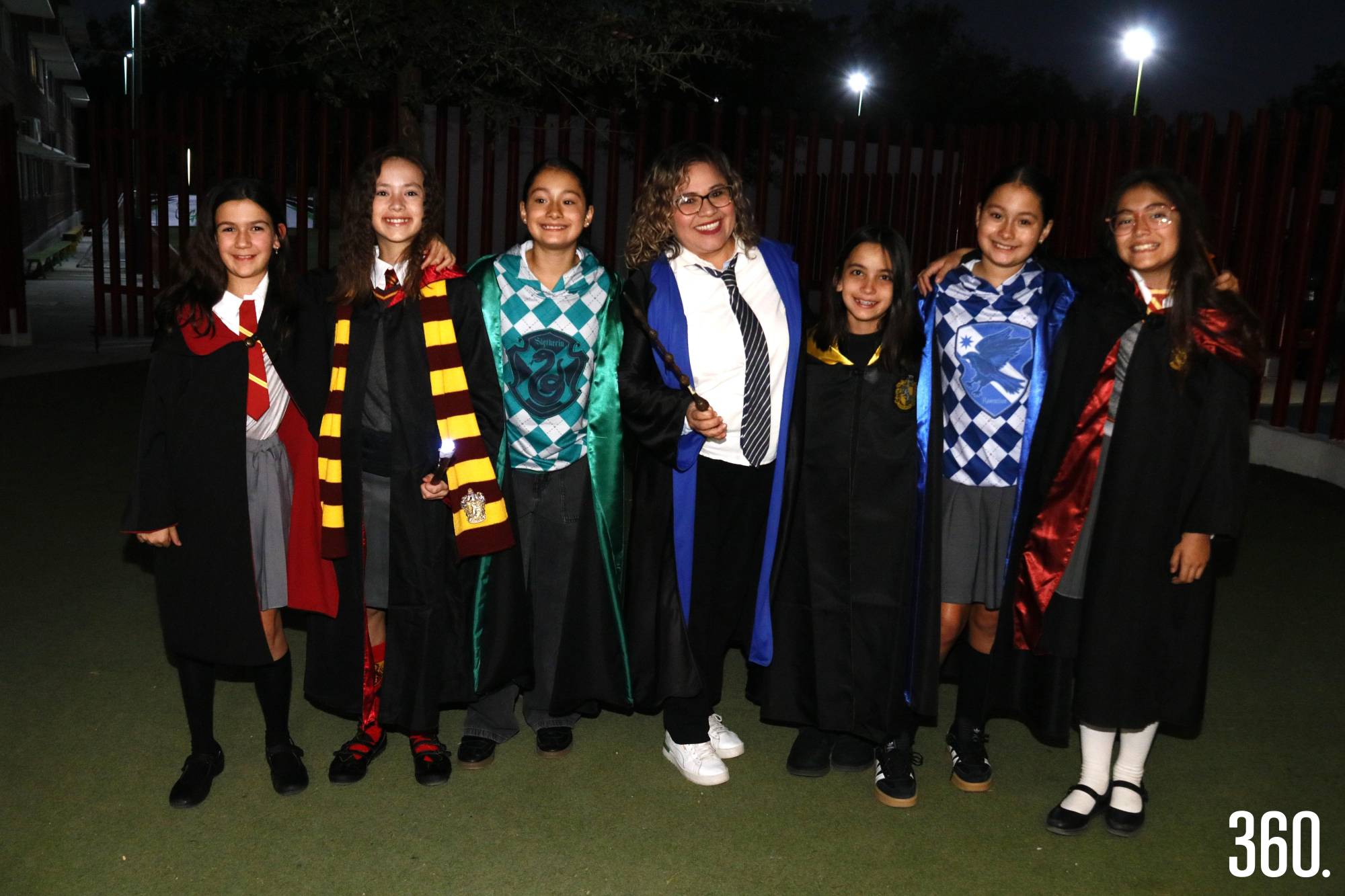 $!Nancy Sánchez con sus alumnos de quinto grado sección C.