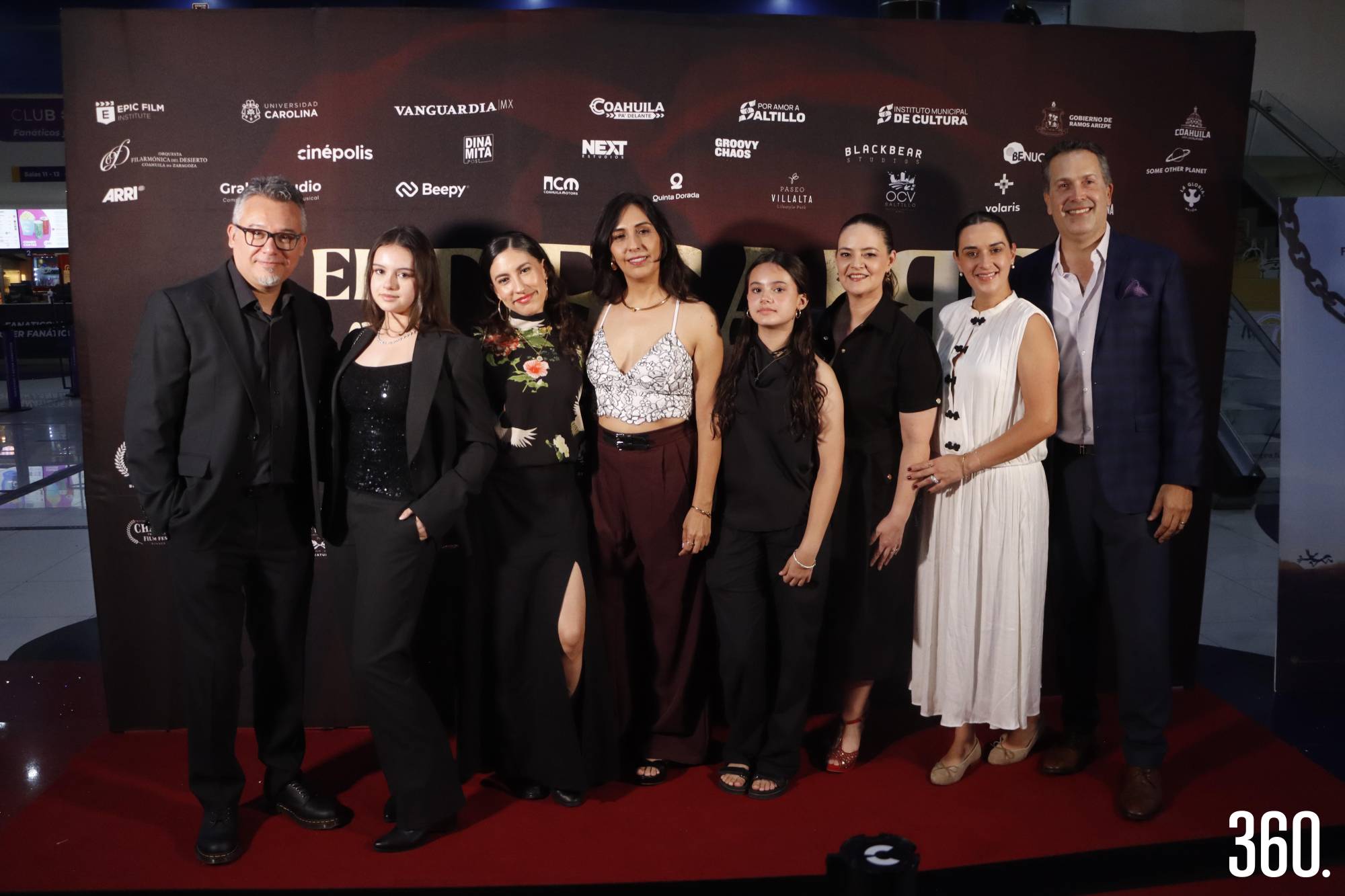 $!El director, Gabriel Ramos, Abril Ramos, Karen Martí, Alba y Azul Ramos, Celeste Alvarado, Ana Lucía Paz y Armando Castilla.