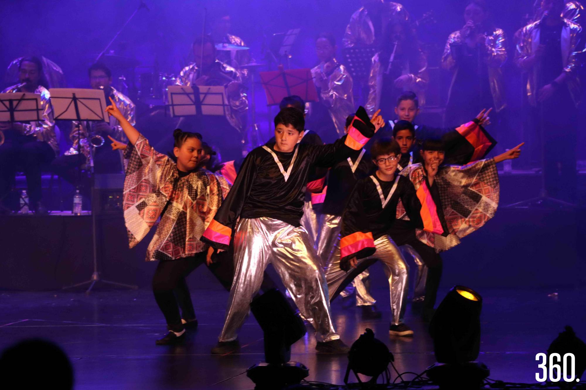 $!Padres y madres disfrutaron de un show lleno de nostalgia.