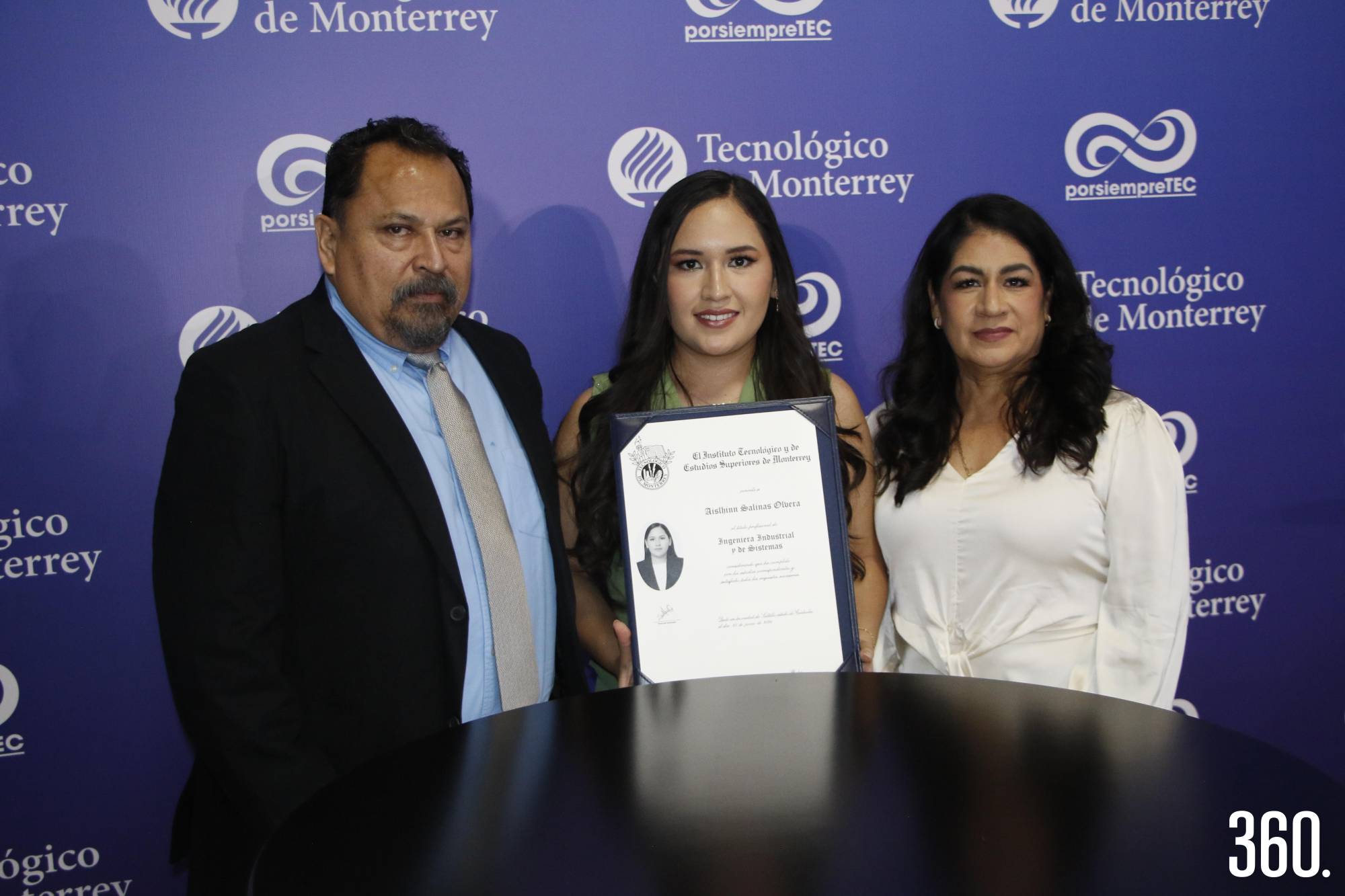 $!César Salinas, Aislhinn Salinas y Flor Olvera.