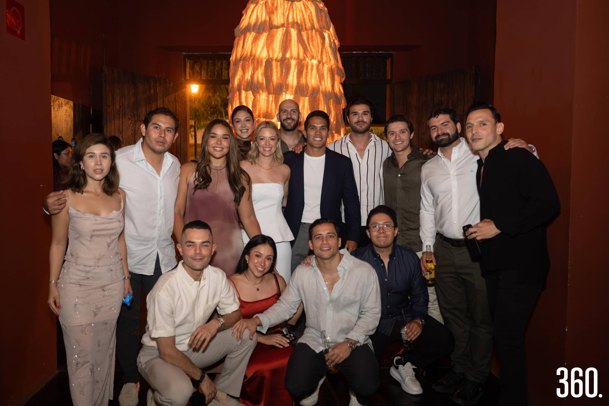 $!Los novios junto a sus amigos.