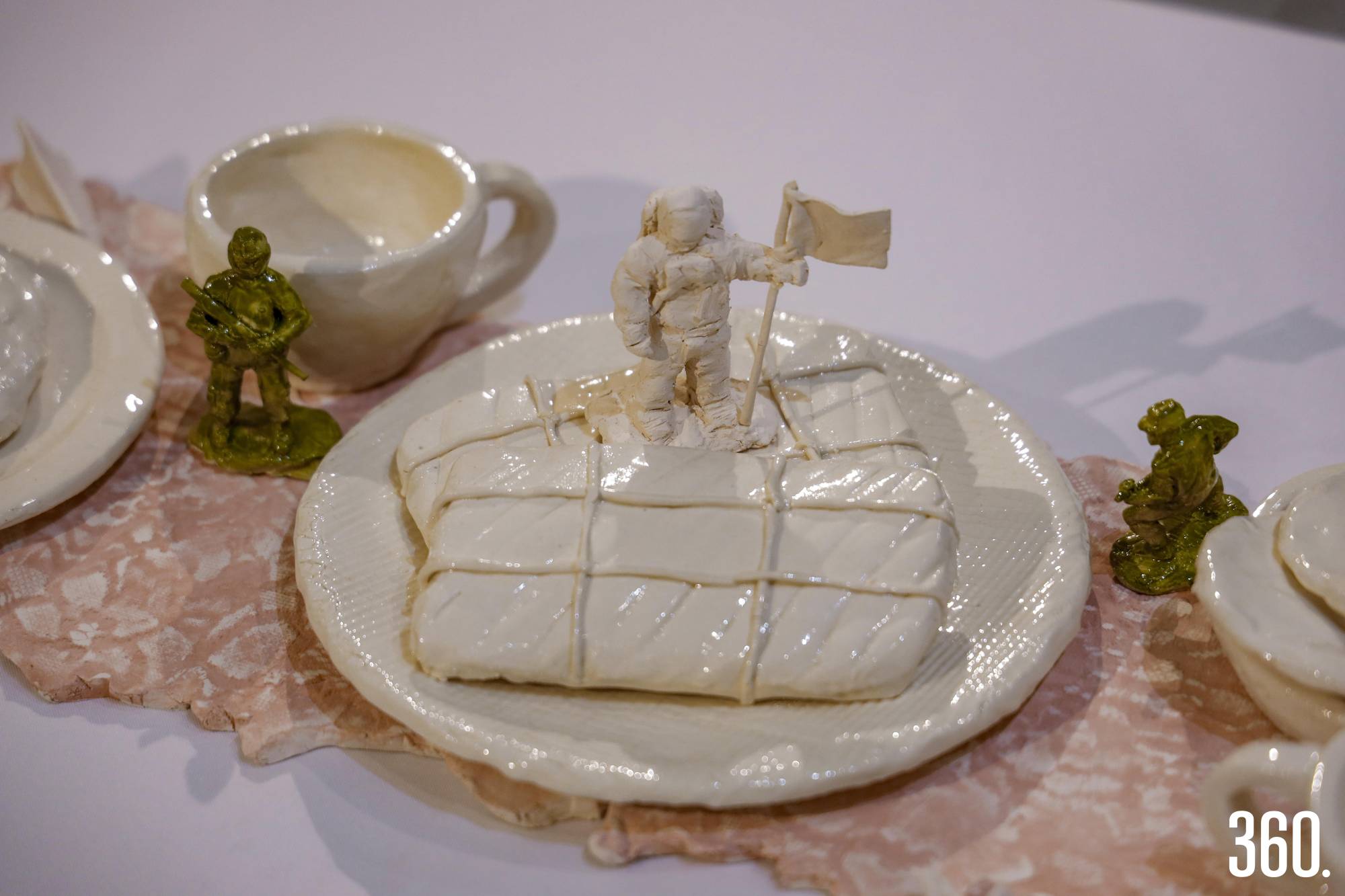 $!Esculturas y piezas cerámicas muestran la versatilidad del material.