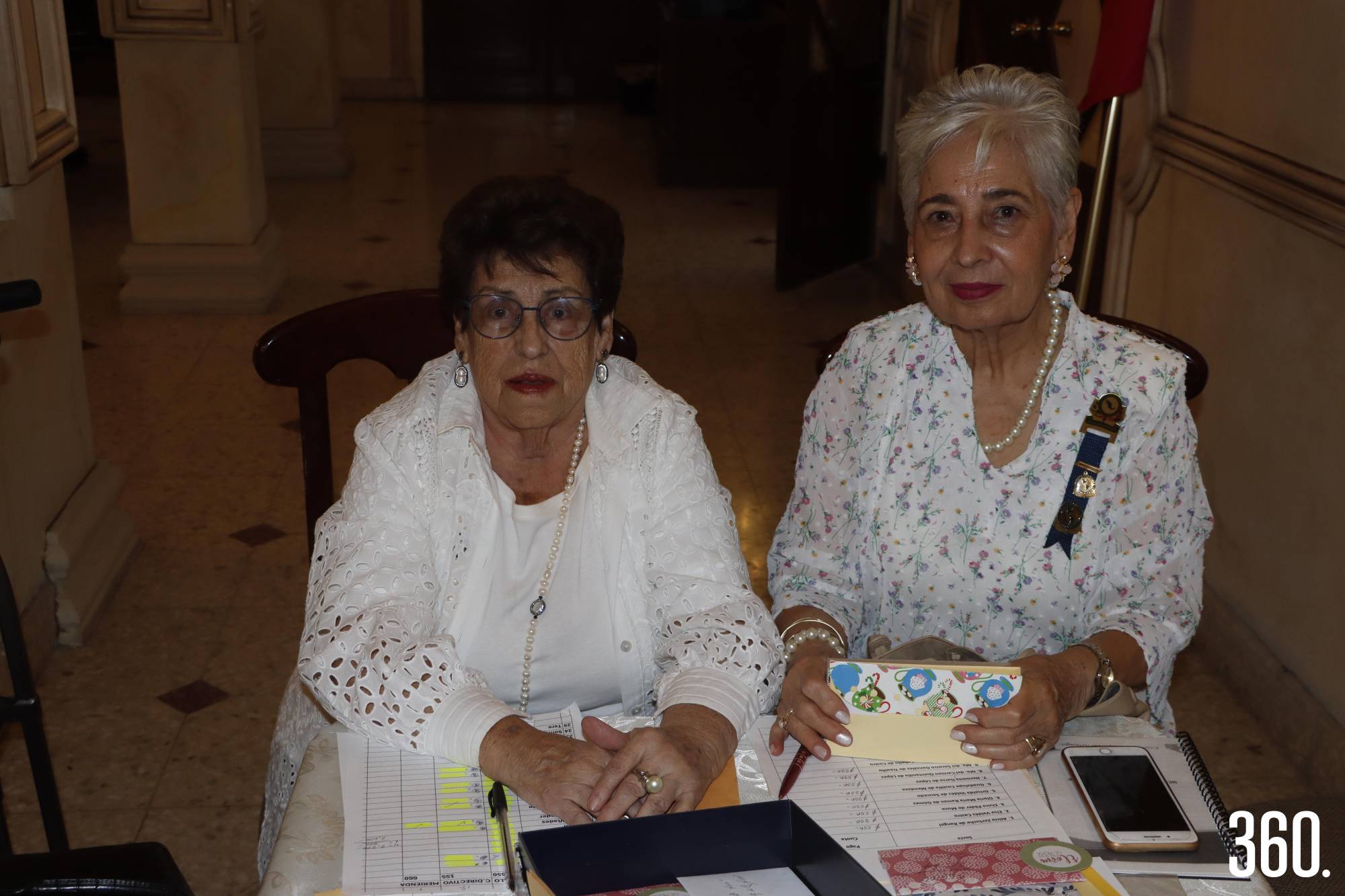 $!María del Socorro González y Rosa María Guajardo.
