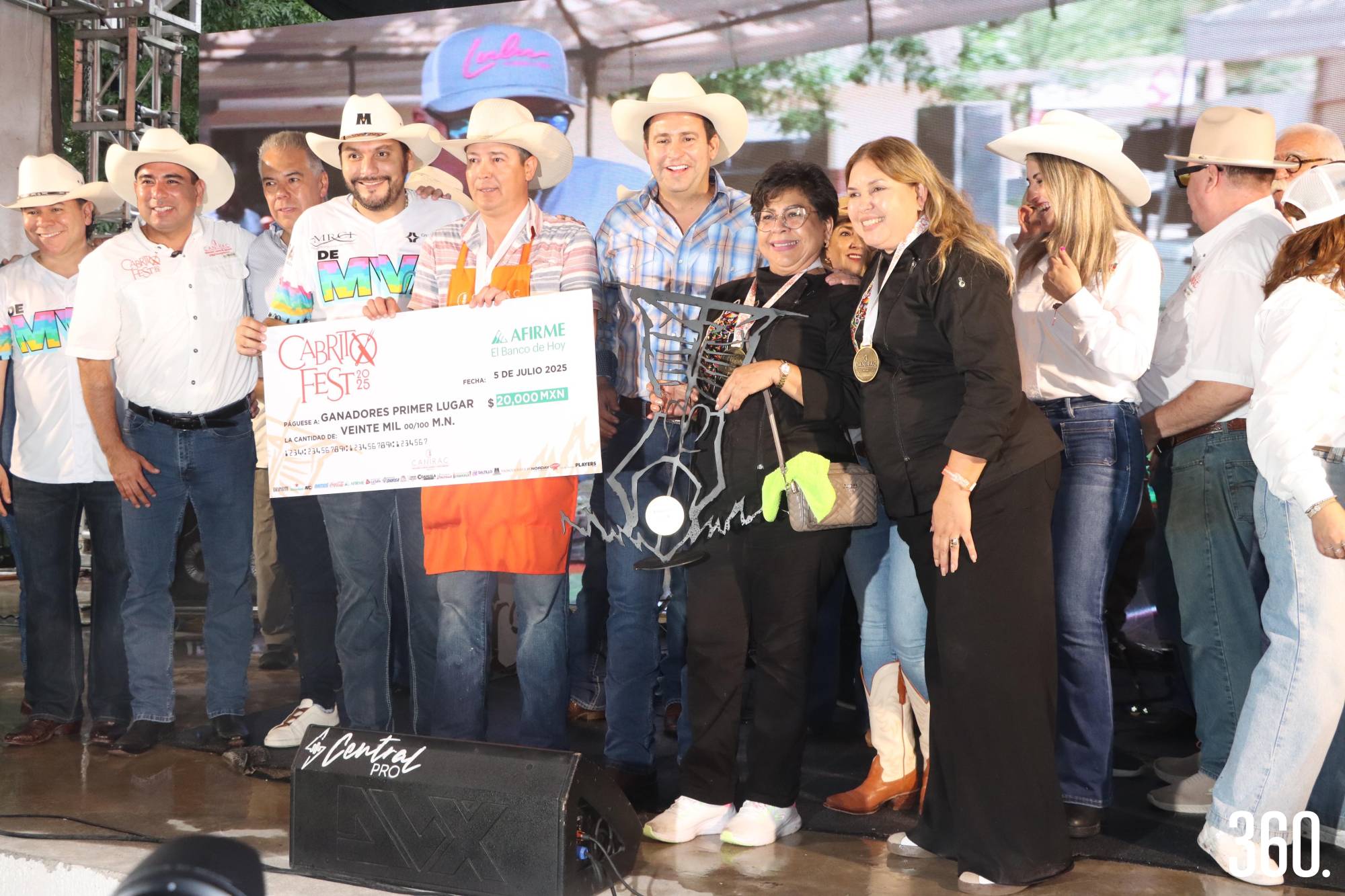 $!A Toda Madre, ganando el 1er lugar en categoría libre.