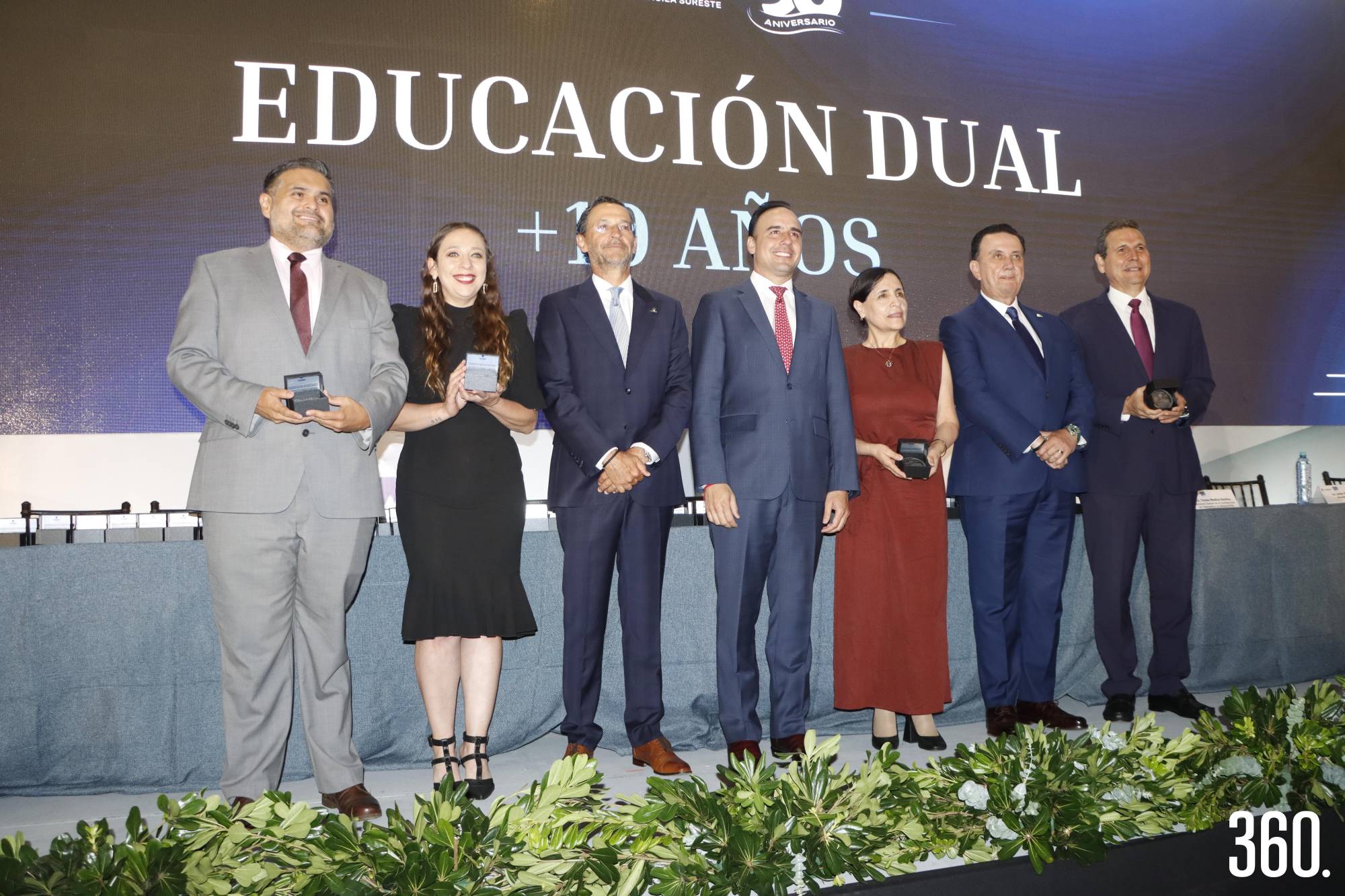 $!Reconocimiento a Educación Dual, con la presencia del gobernador, Manolo Jiménez.
