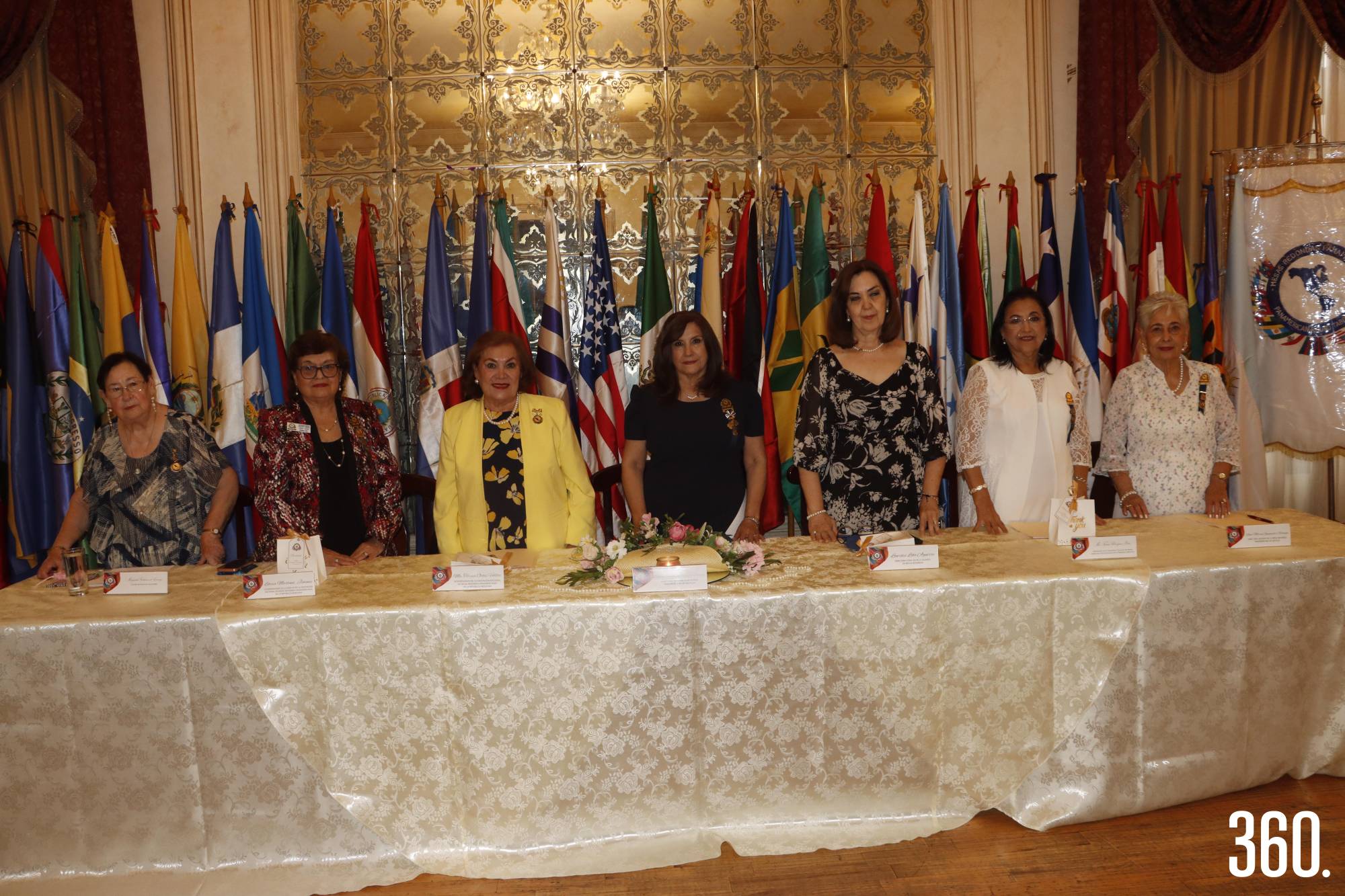 $!Mesa directiva entrante, Margarita Gutiérrez, Leticia Martínez, María Teresa Ortiz, Dalia Lucila Rodríguez, Lourdes Lobo, María Teresa Velásquez y Rosa María Guajardo.