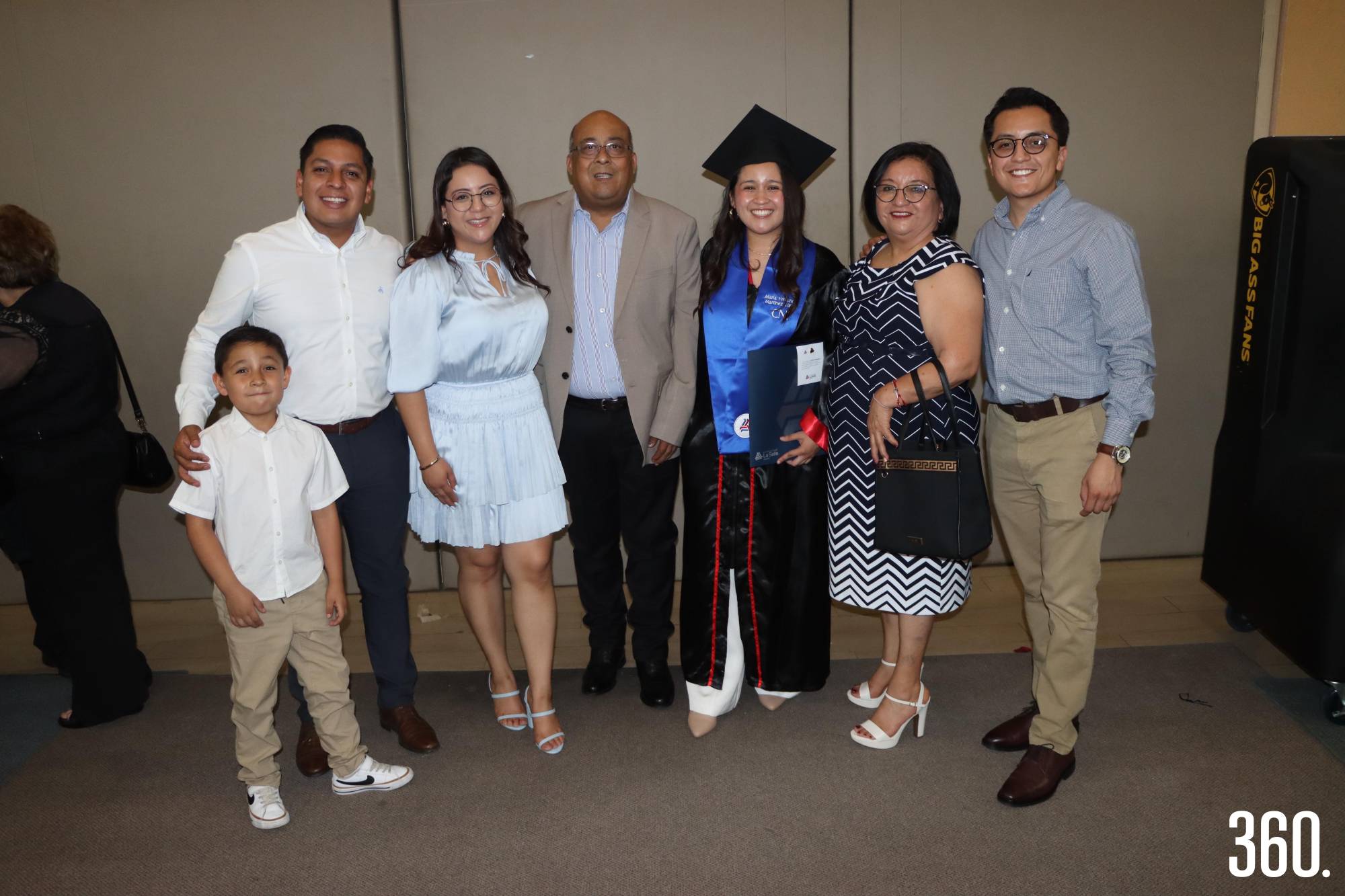 $!María Fernanda Martínez con su familia.